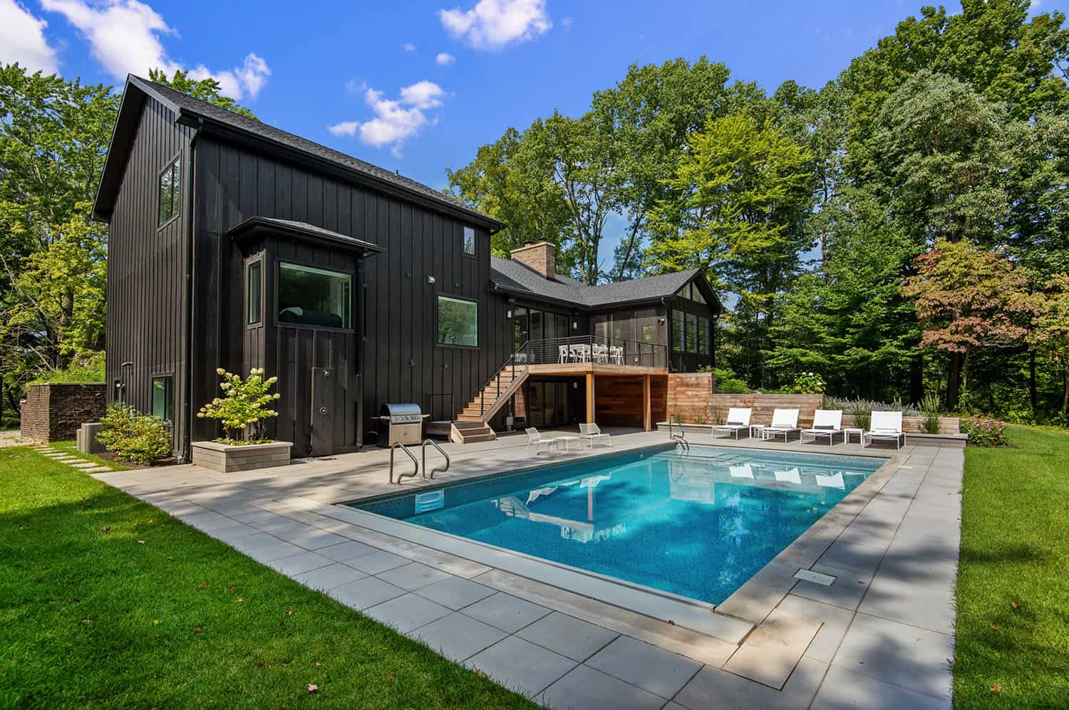 modern-farmhouse-pool