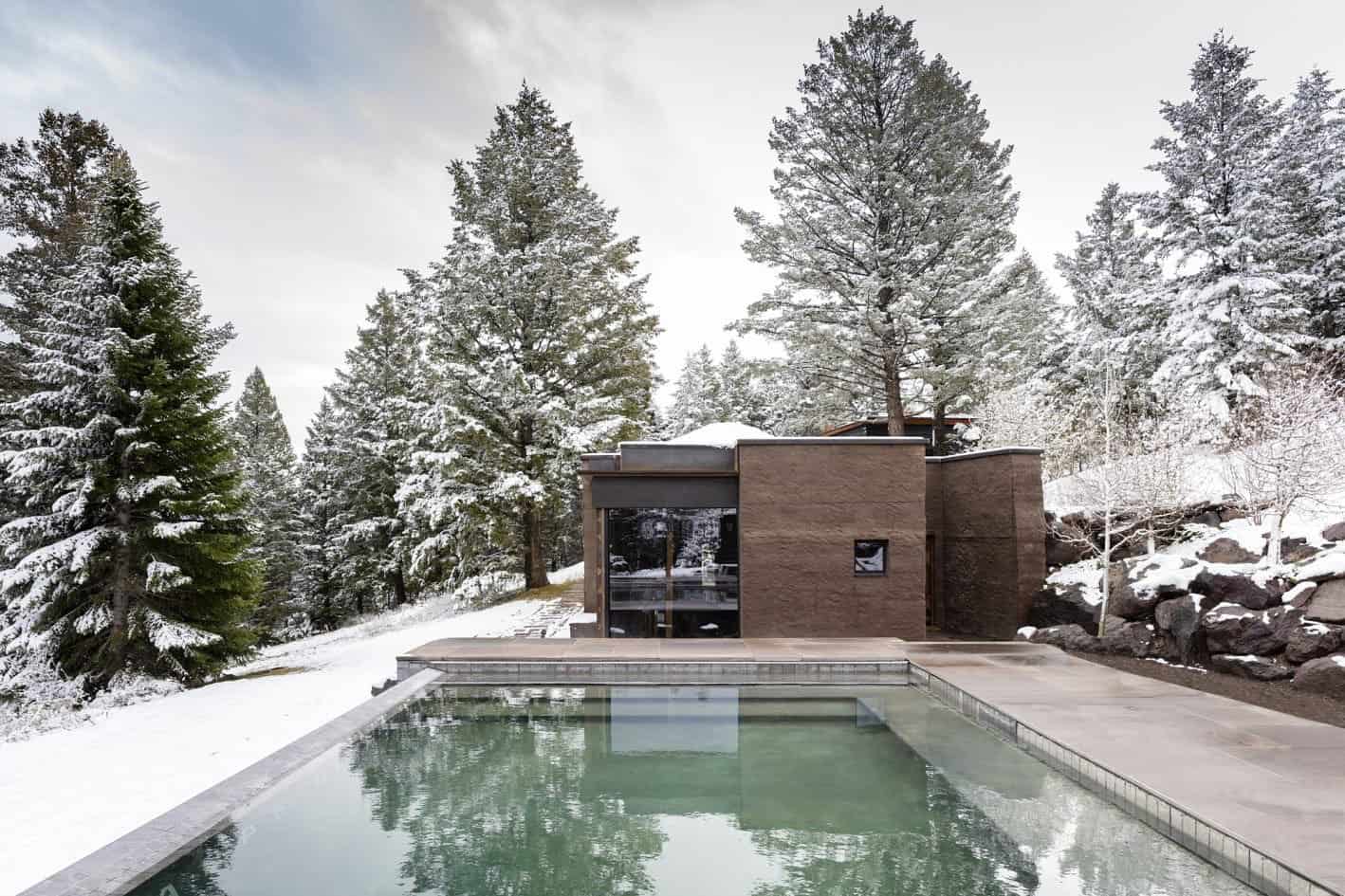 modern-mountain-cabin-swimming-pool-with-snow
