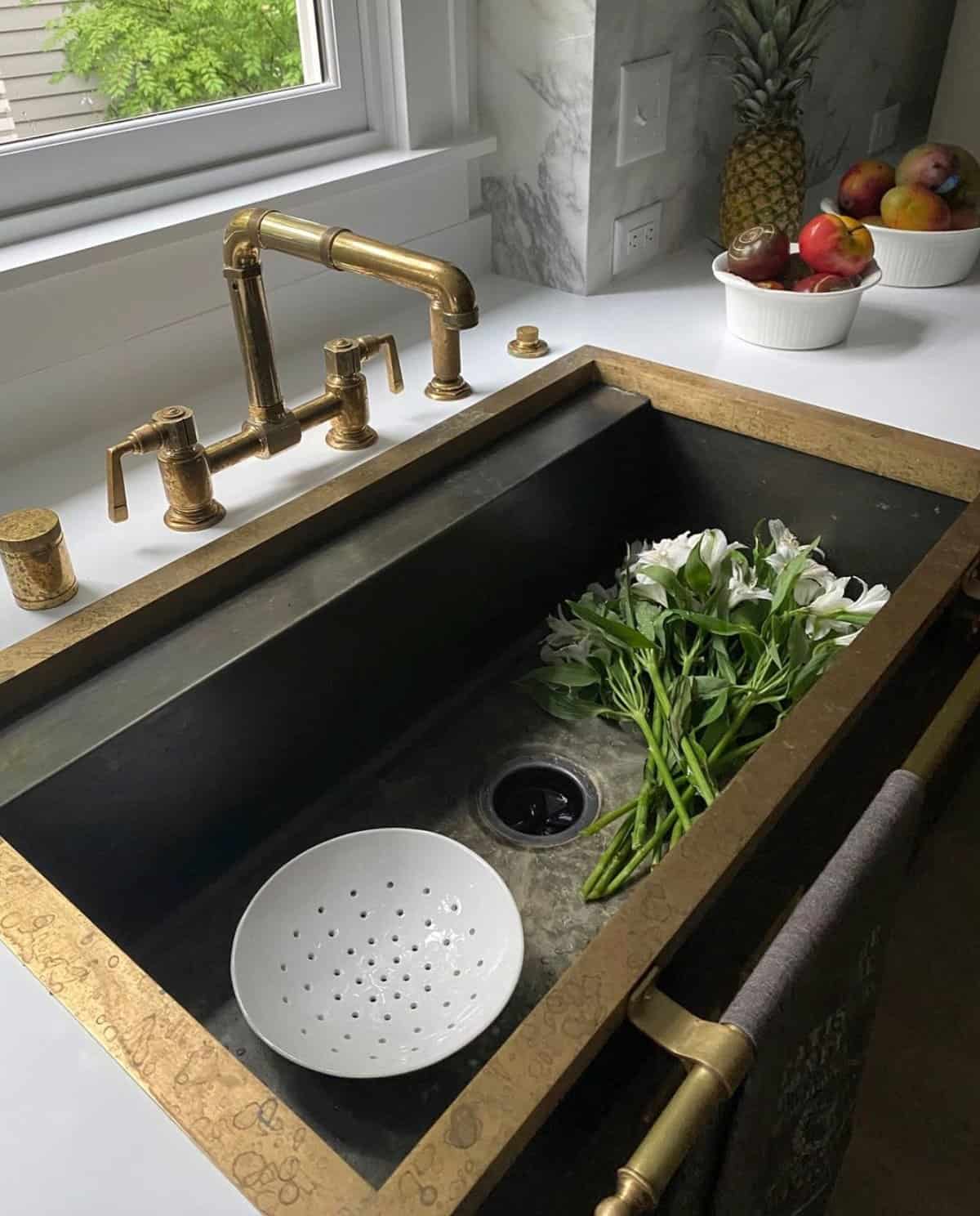 sophisticated-modern-kitchen-sink-detail