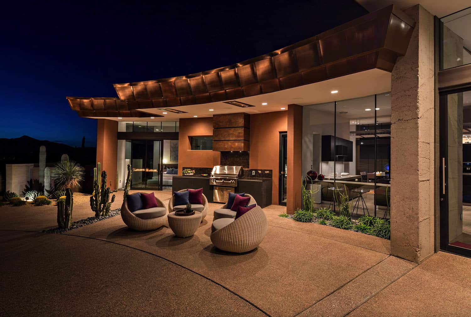 contemporary-desert-home-pool