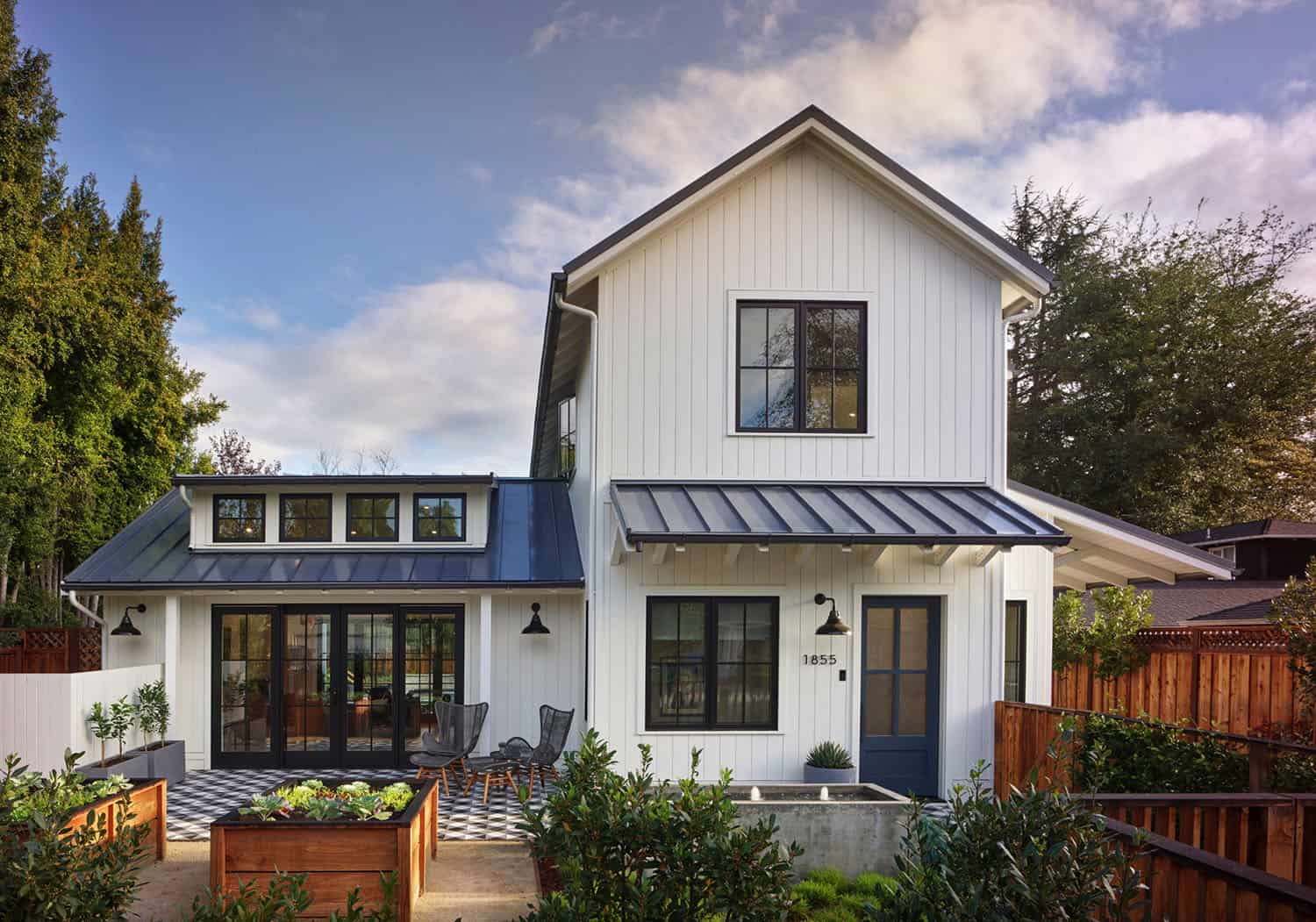 contemporary-farmhouse-style-exterior