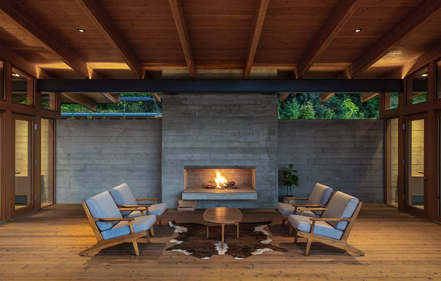 contemporary-home-covered-patio