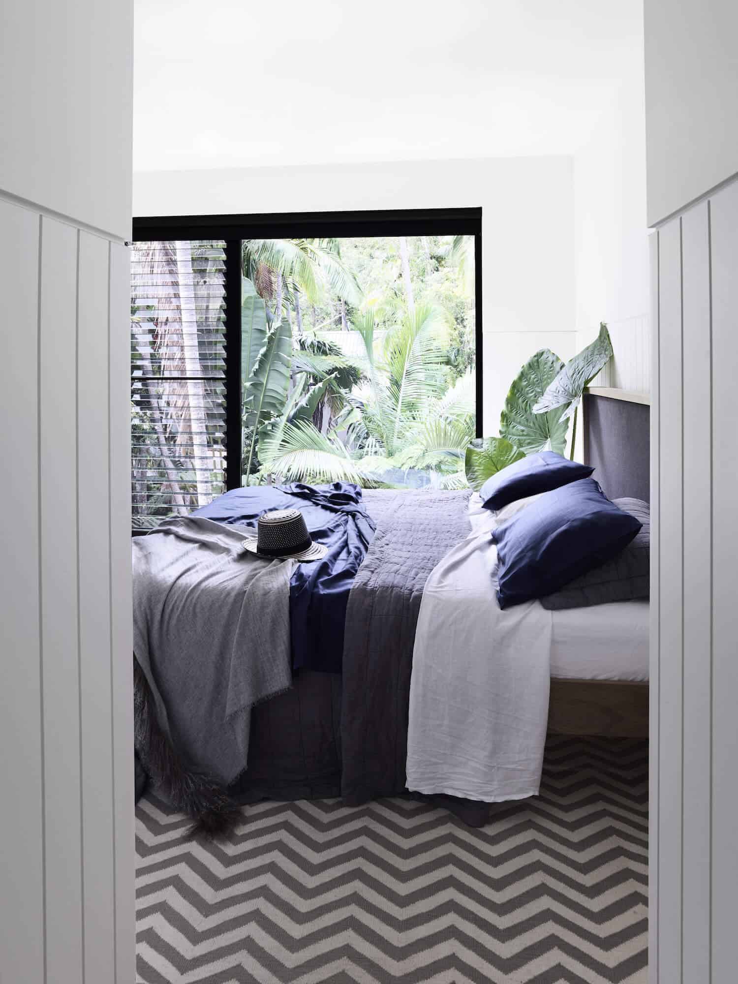 contemporary-rainforest-retreat-bedroom
