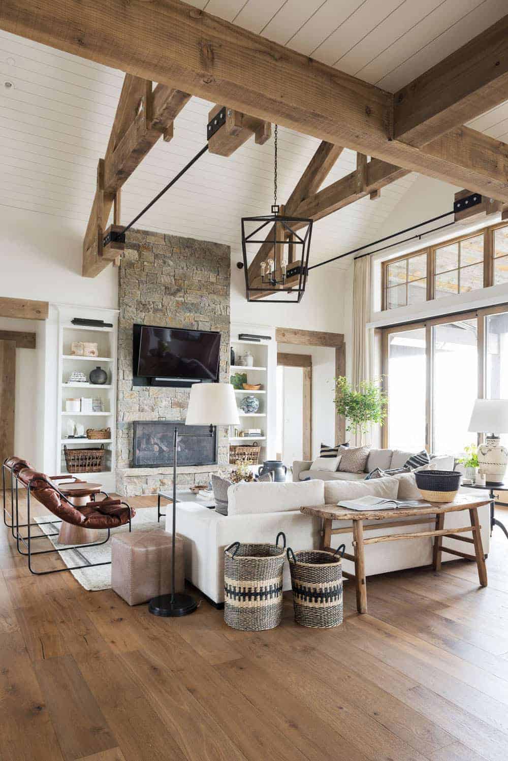 mountain-lake-house-living-room