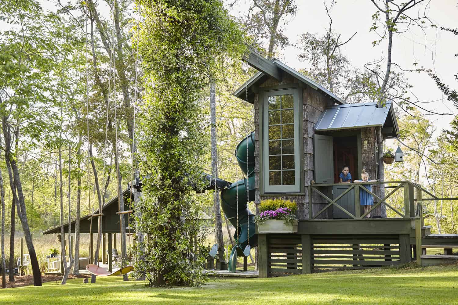 family-beach-house-outdoor-kids-treehouse