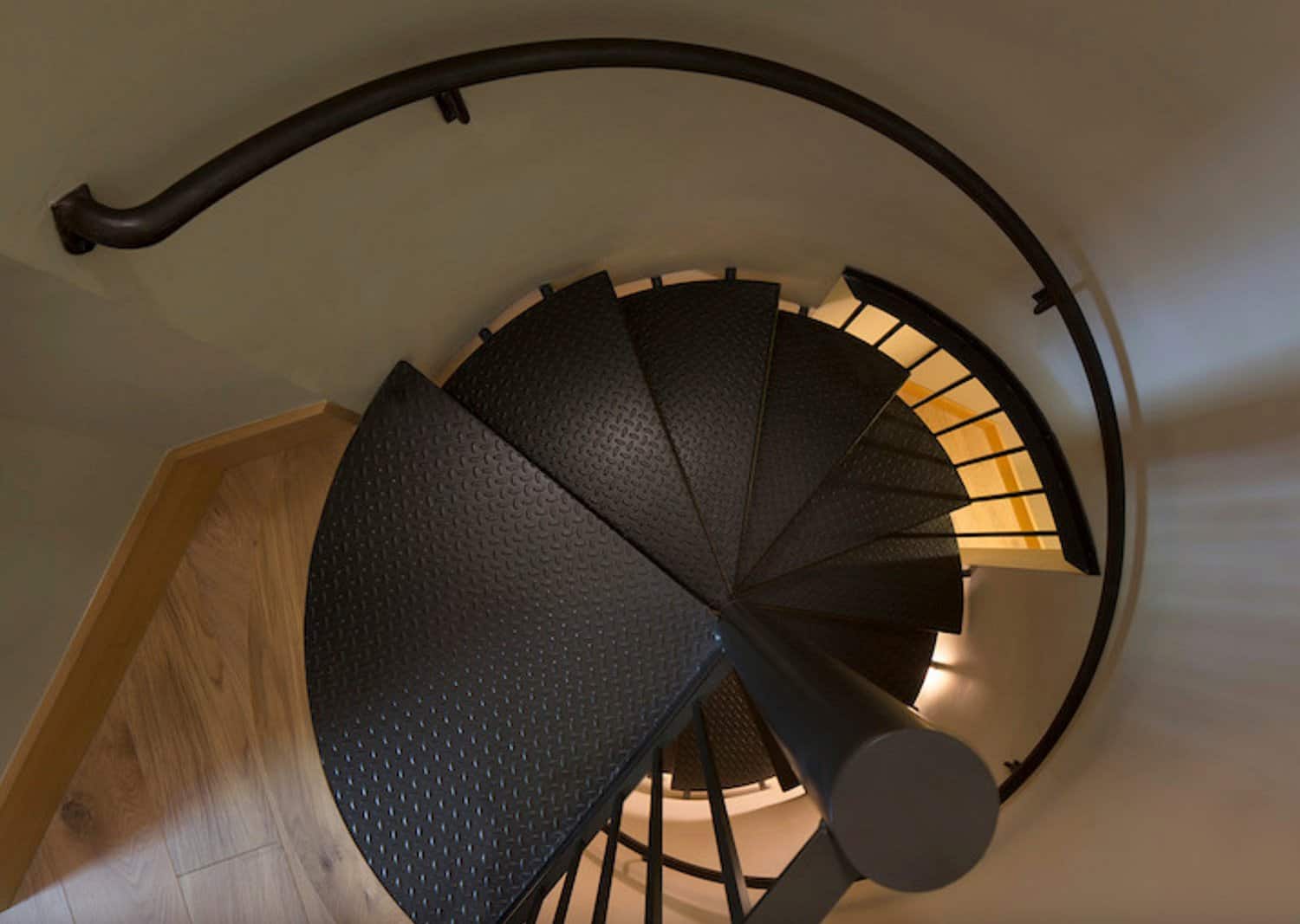 craftsman-style-spiral-staircase