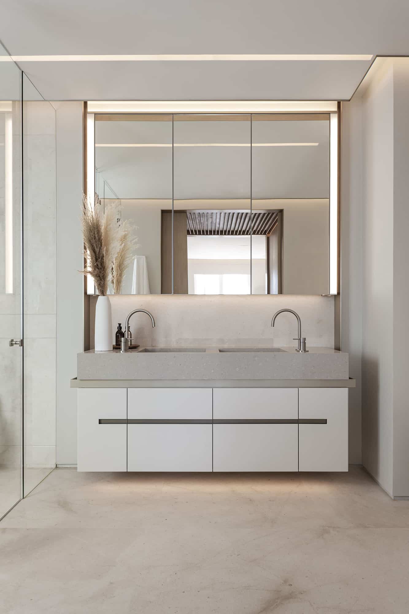 luxury-modern-apartment-bathroom
