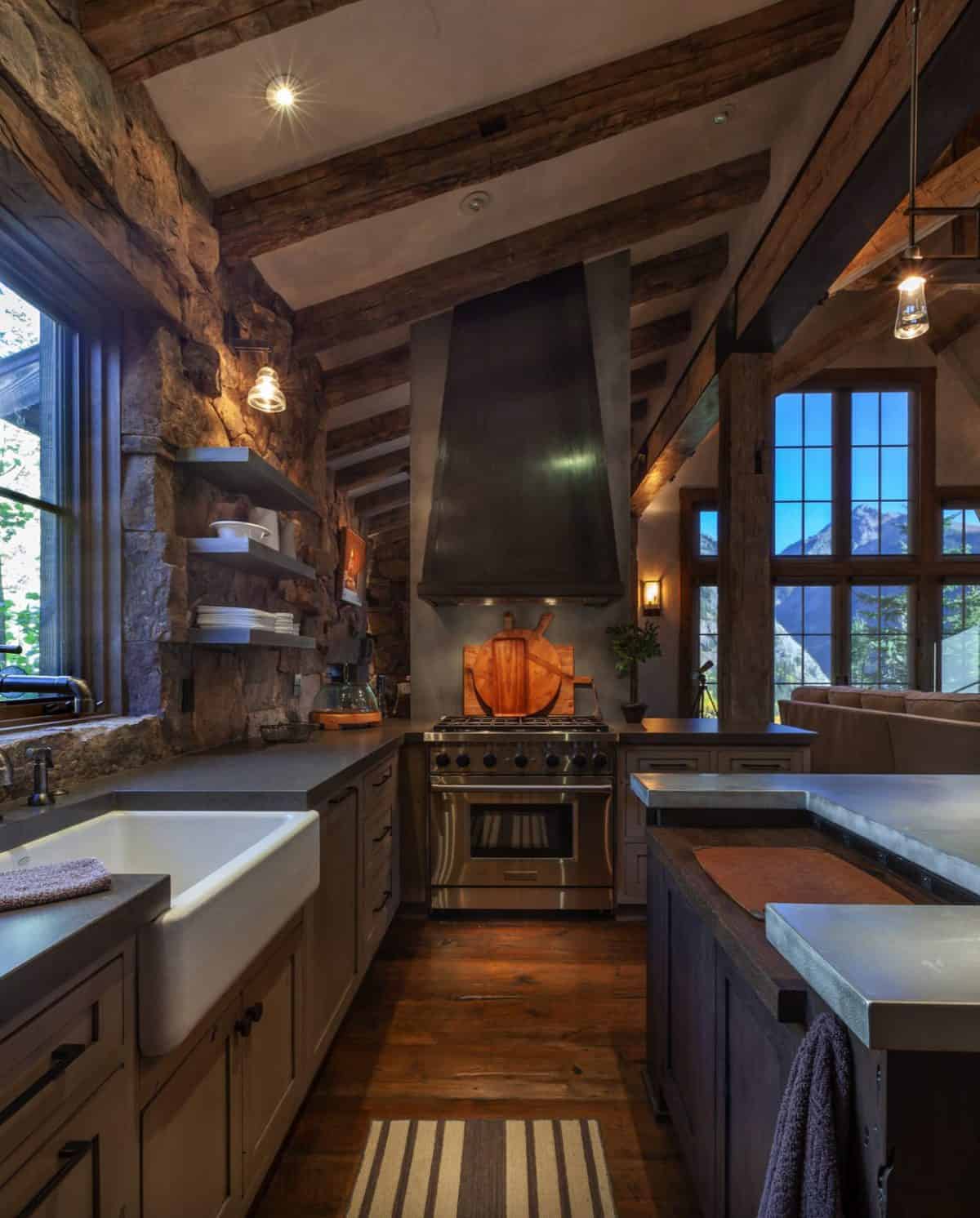 luxury-modern-mountain-style-kitchen