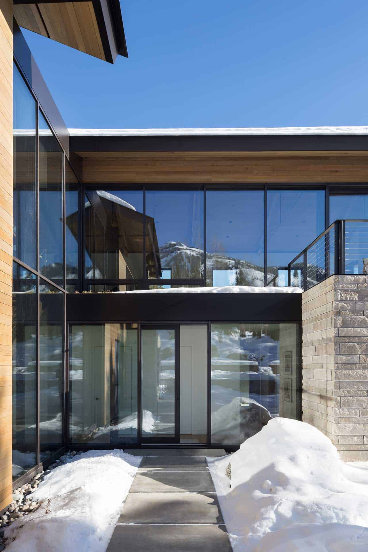 modern-mountain-home-exterior-with-snow-wyoming
