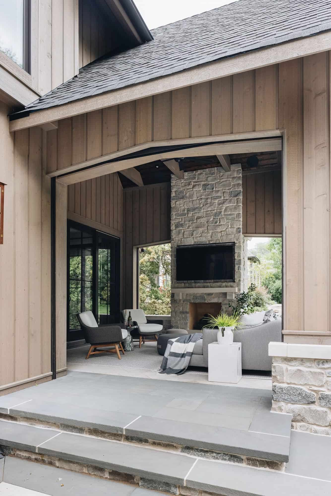 modern-covered-patio-with-outdoor-fireplace