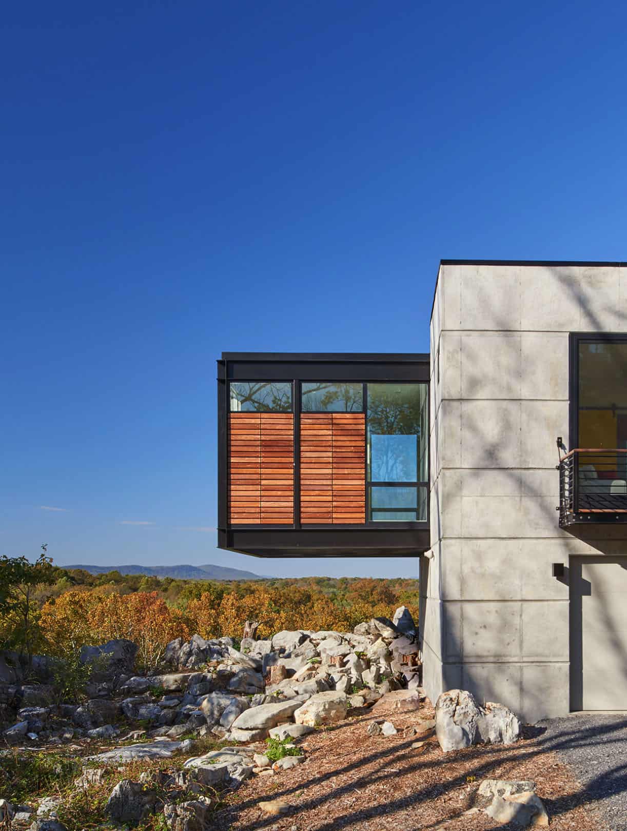 modern-steel-glass-house-exterior