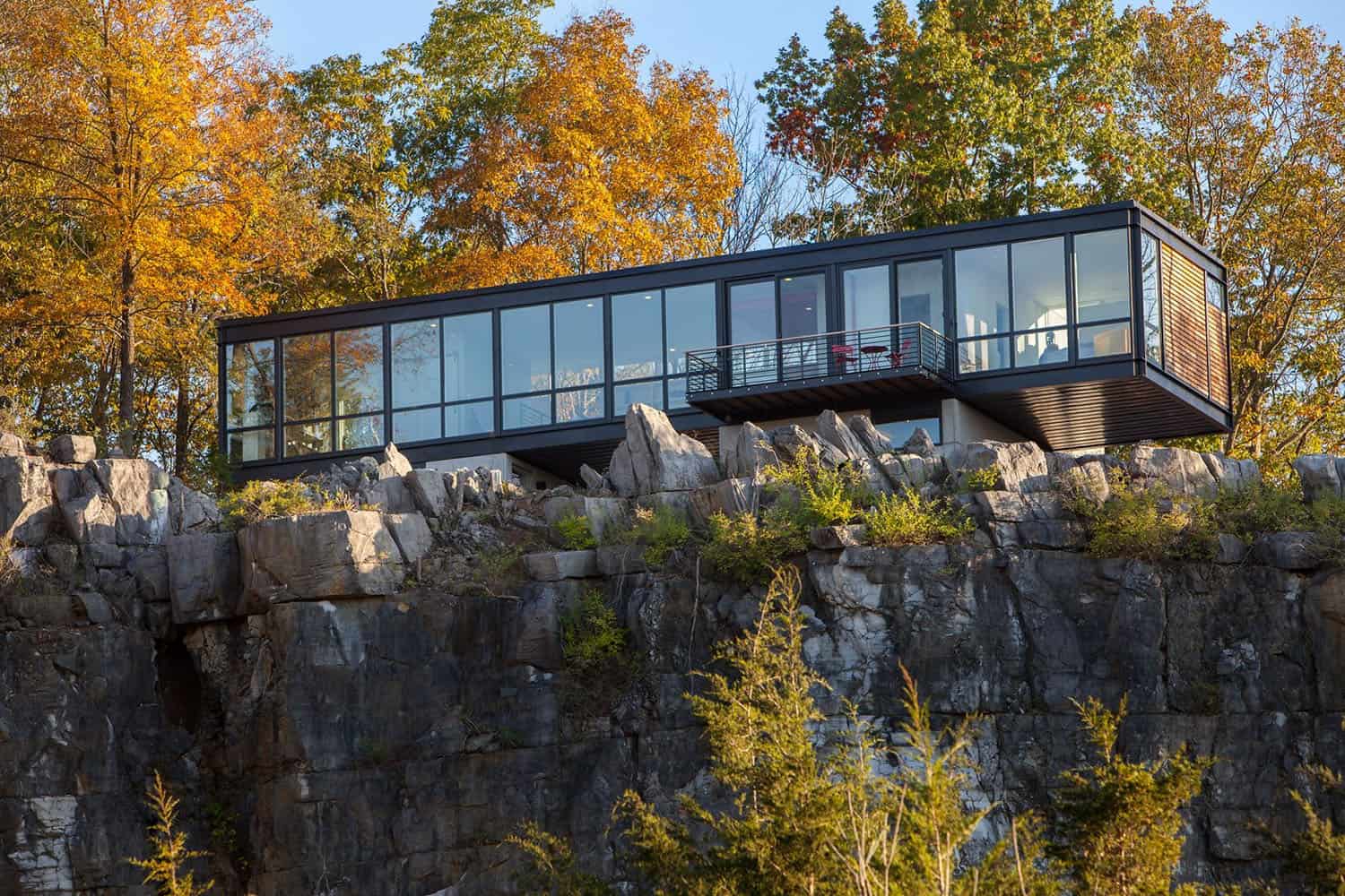 modern-steel-glass-house-exterior