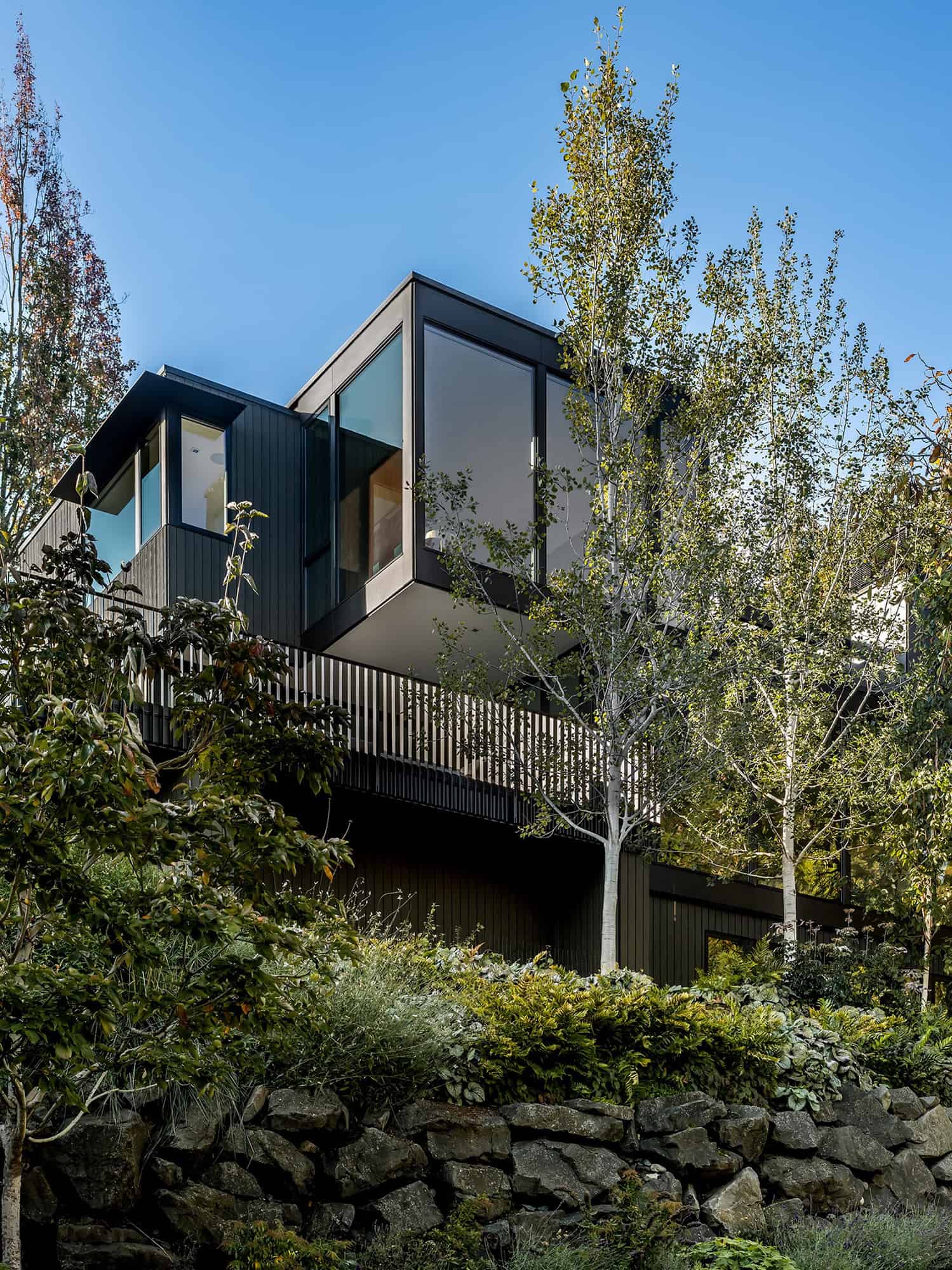 modern-tree-house-exterior