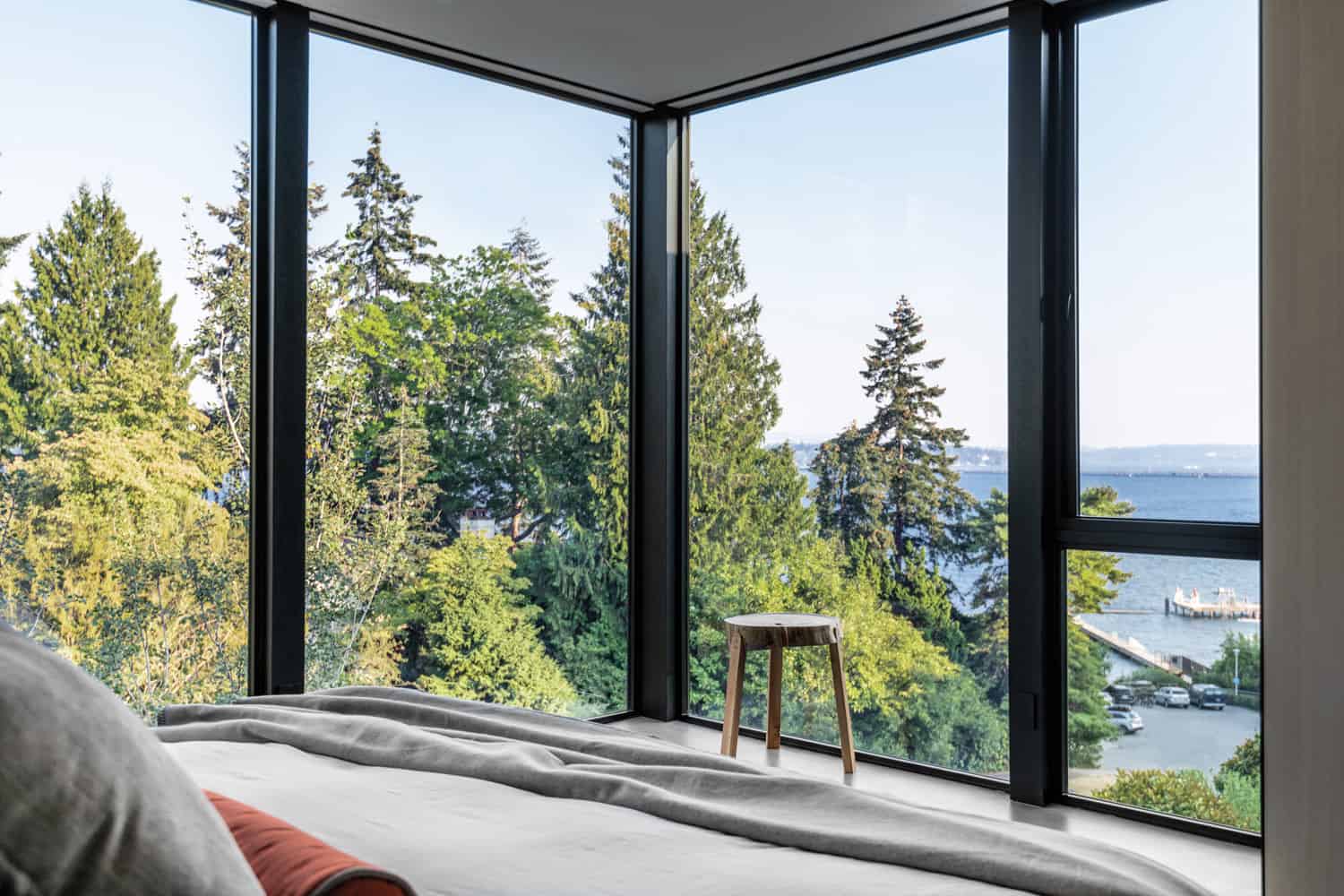 modern-bedroom-with-a-view