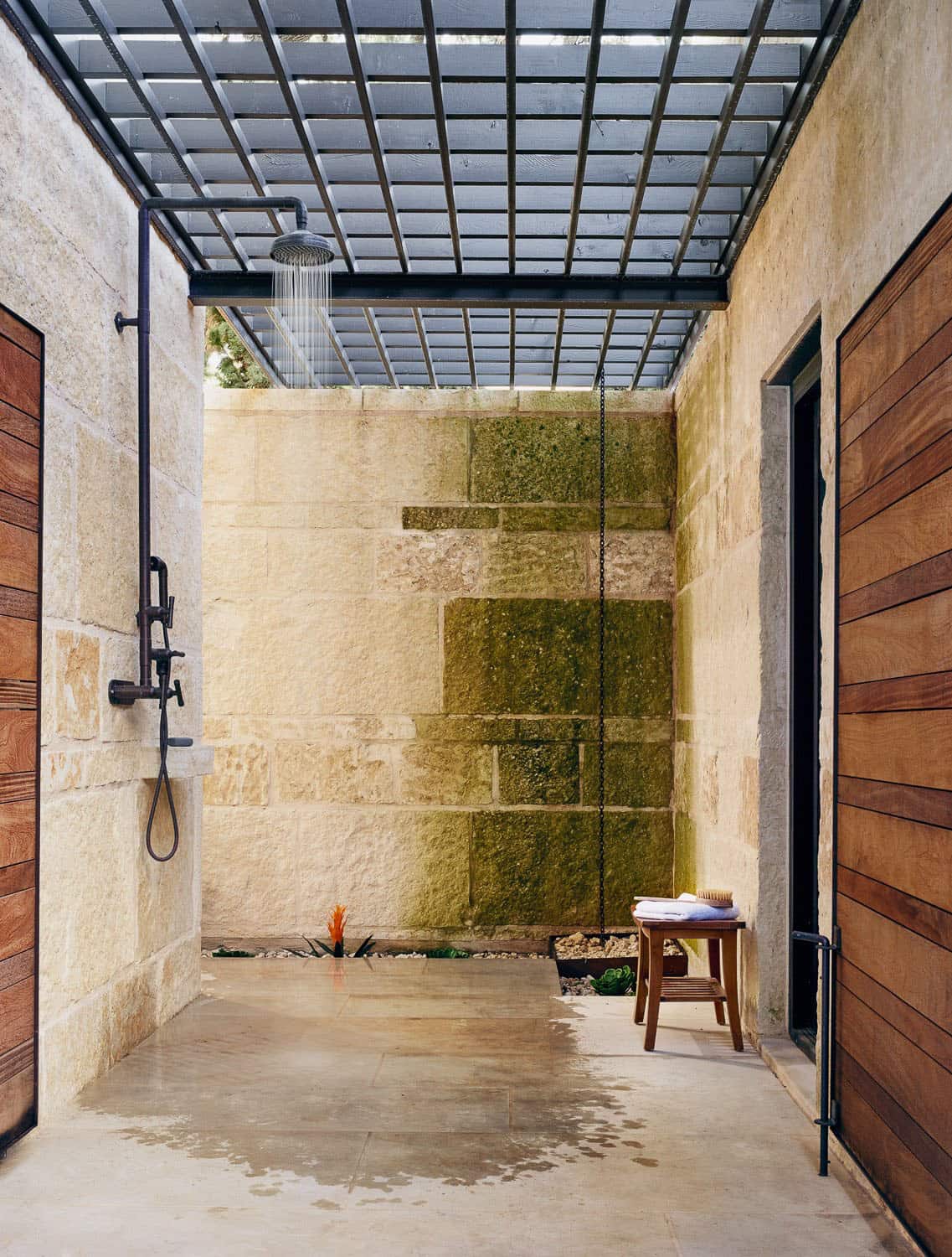 modern-home-outdoor-shower