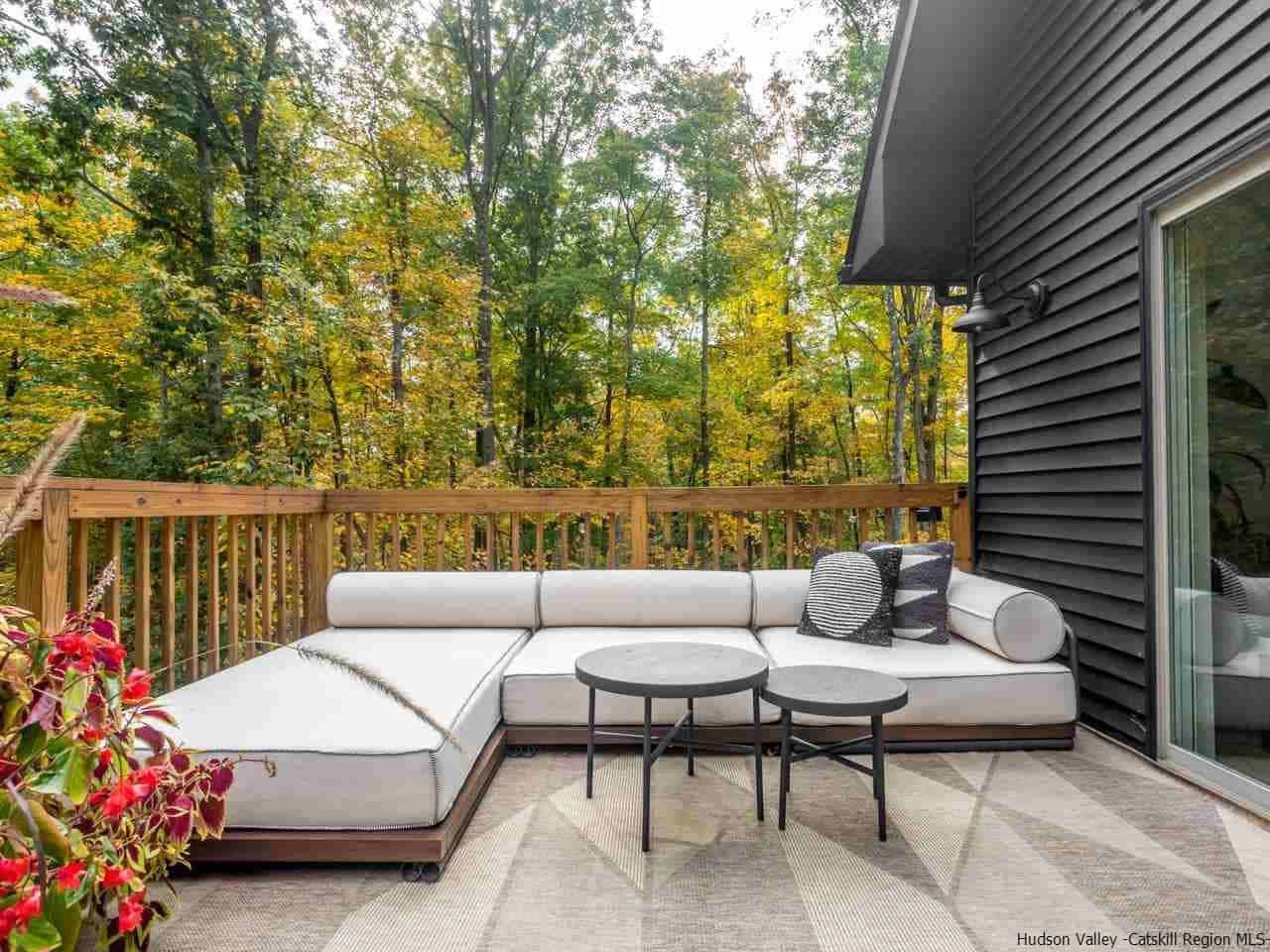 mountain-modern-outdoor-deck