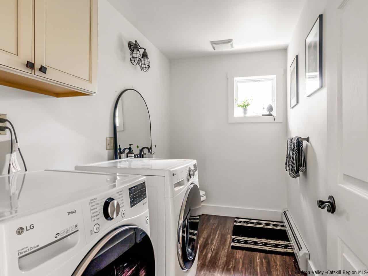 mountain-modern-laundry-room