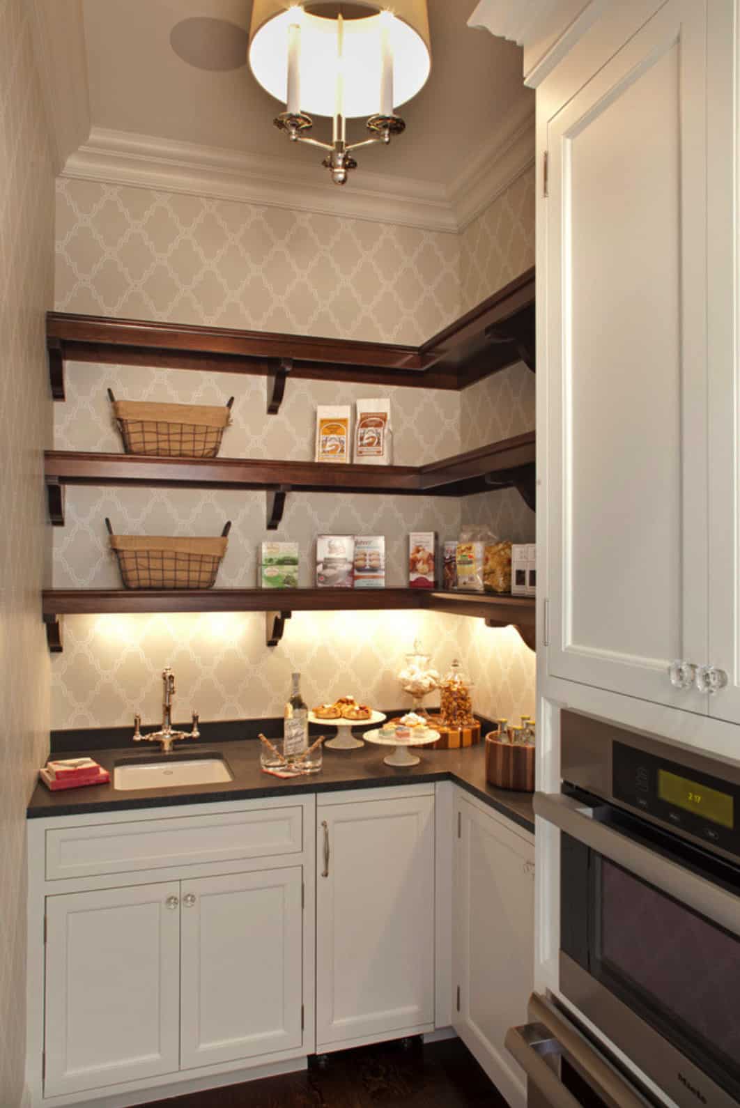 traditional-style-kitchen-pantry