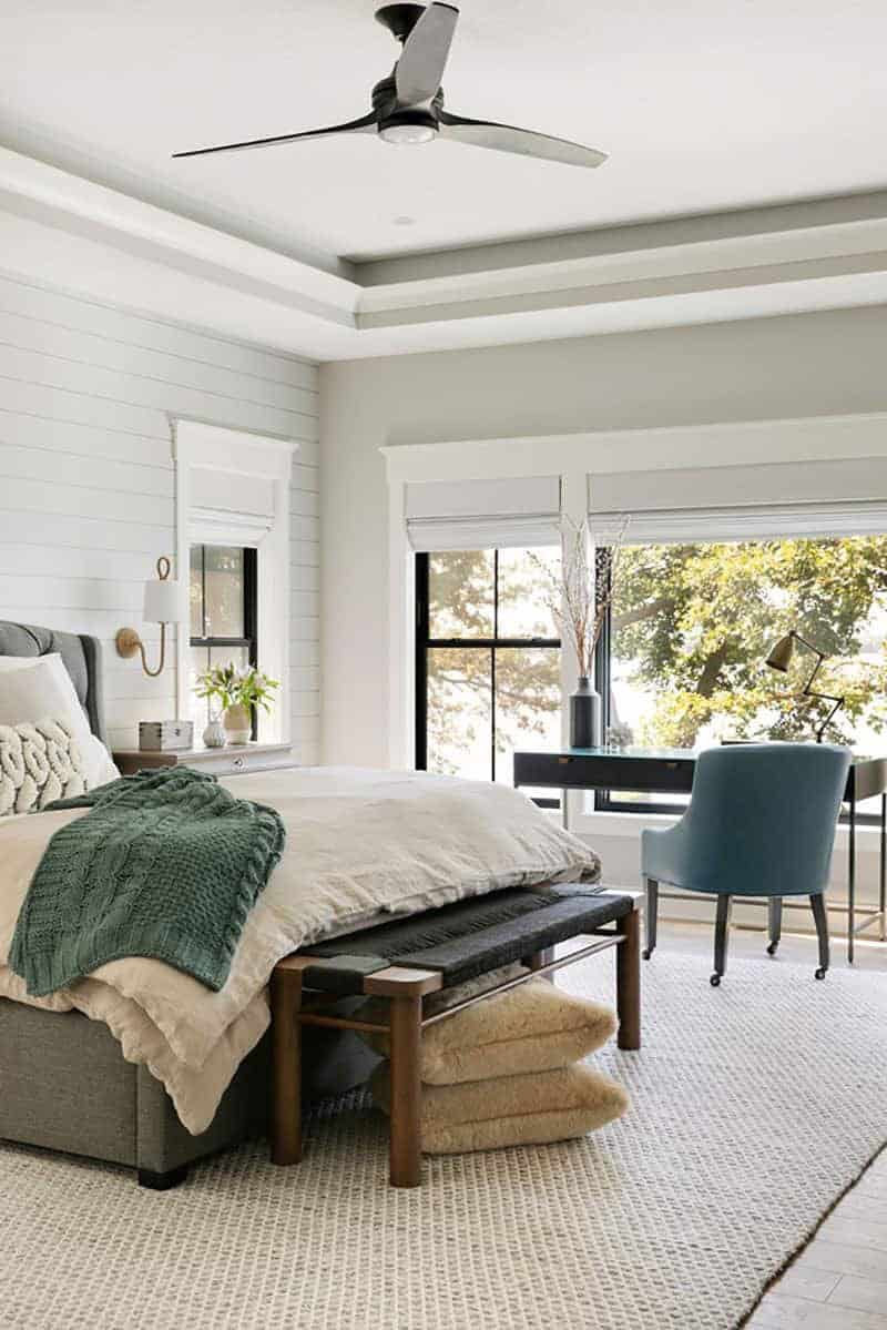 lake-house-bedroom