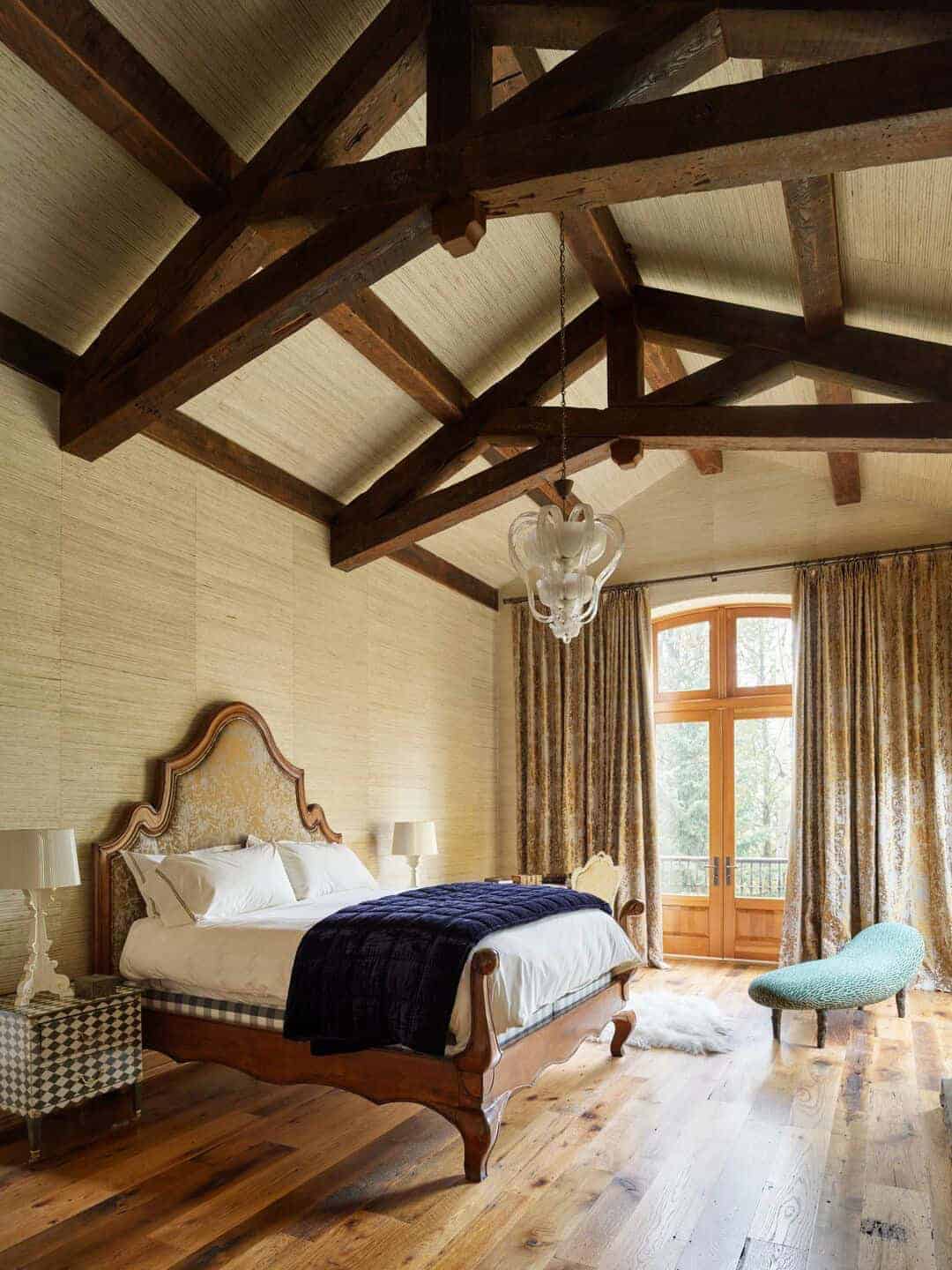 traditional-ski-home-bedroom