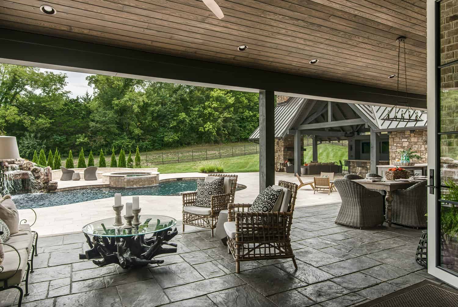 transitional-style-covered-outdoor-patio