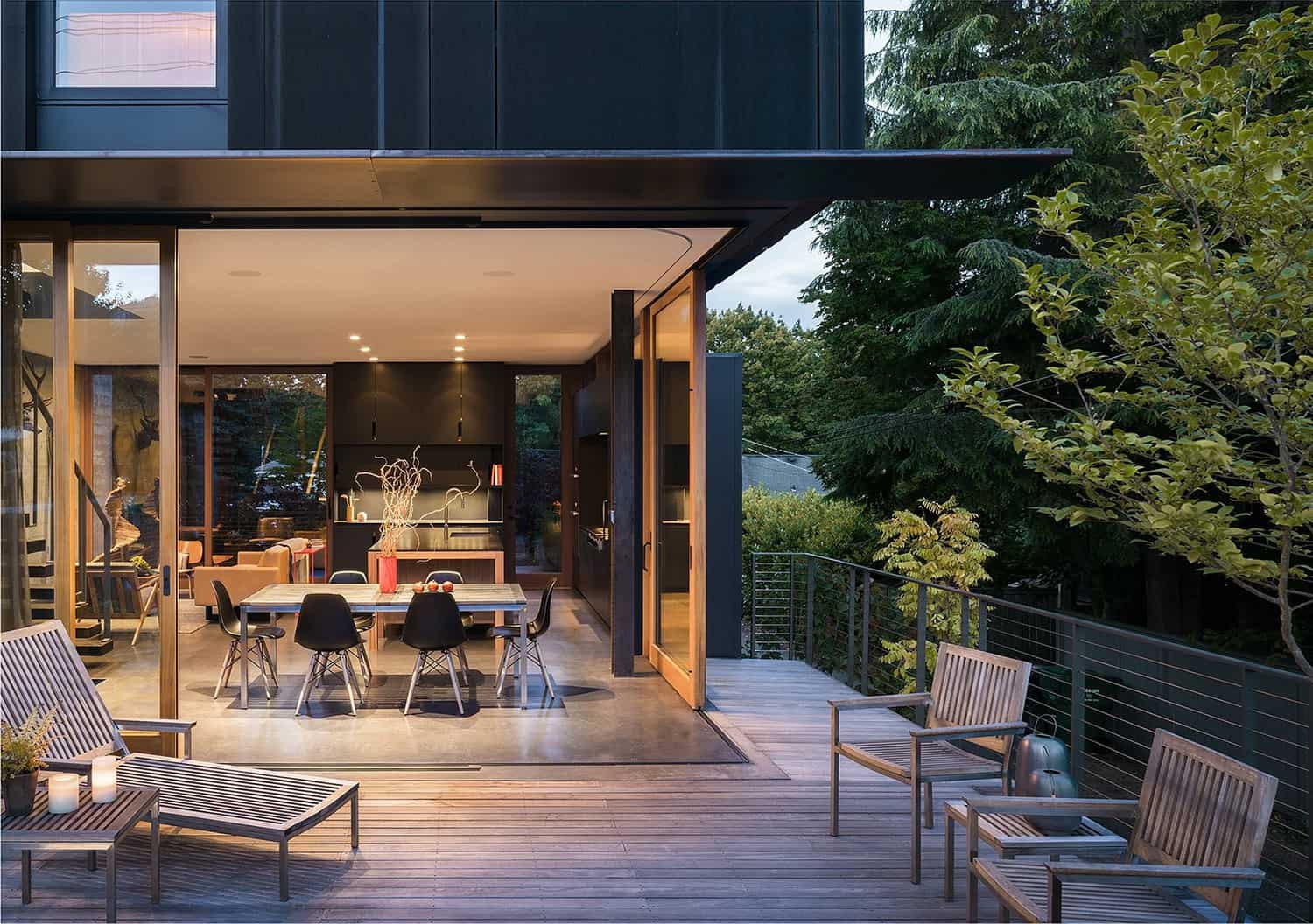 contemporary-home-deck