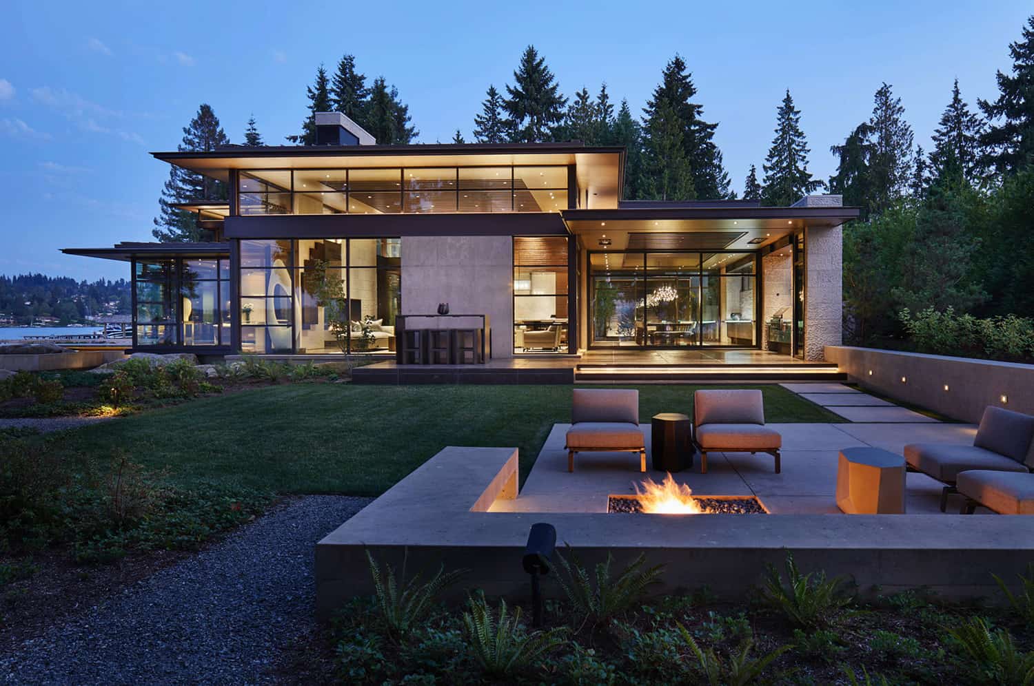 amazing-contemporary-lake-house-exterior