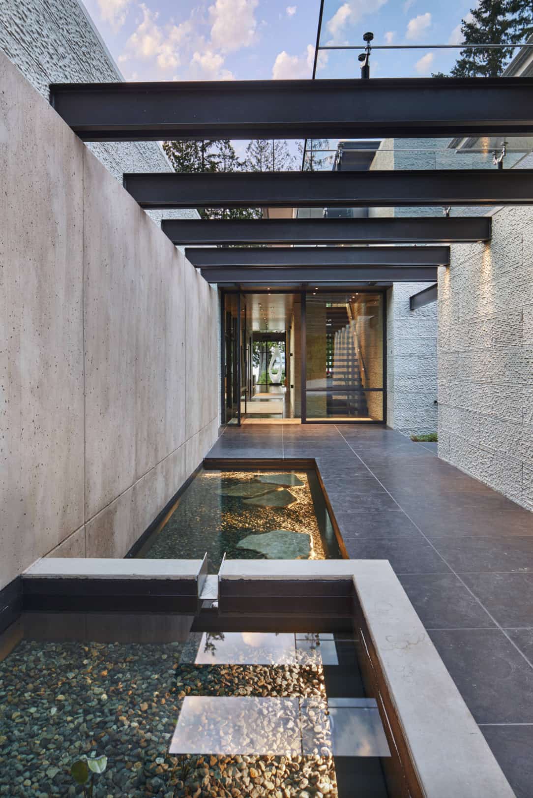 amazing-contemporary-lake-house-entry