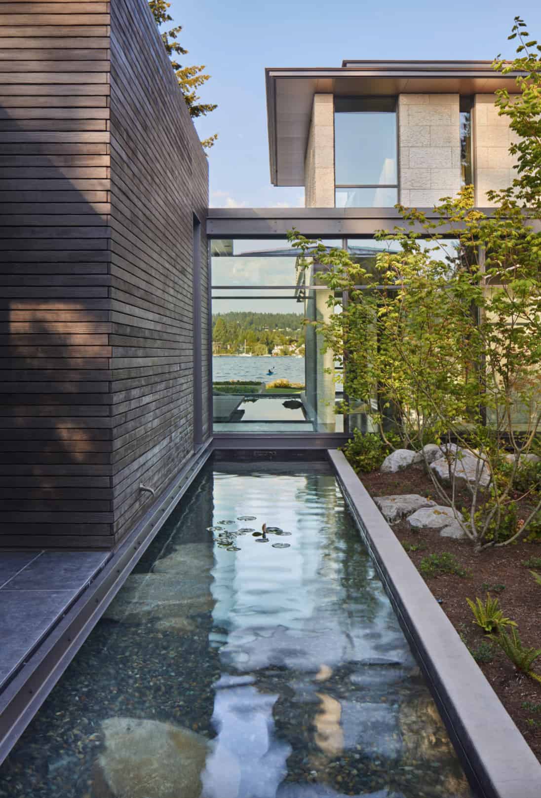 contemporary-home-reflecting-pool