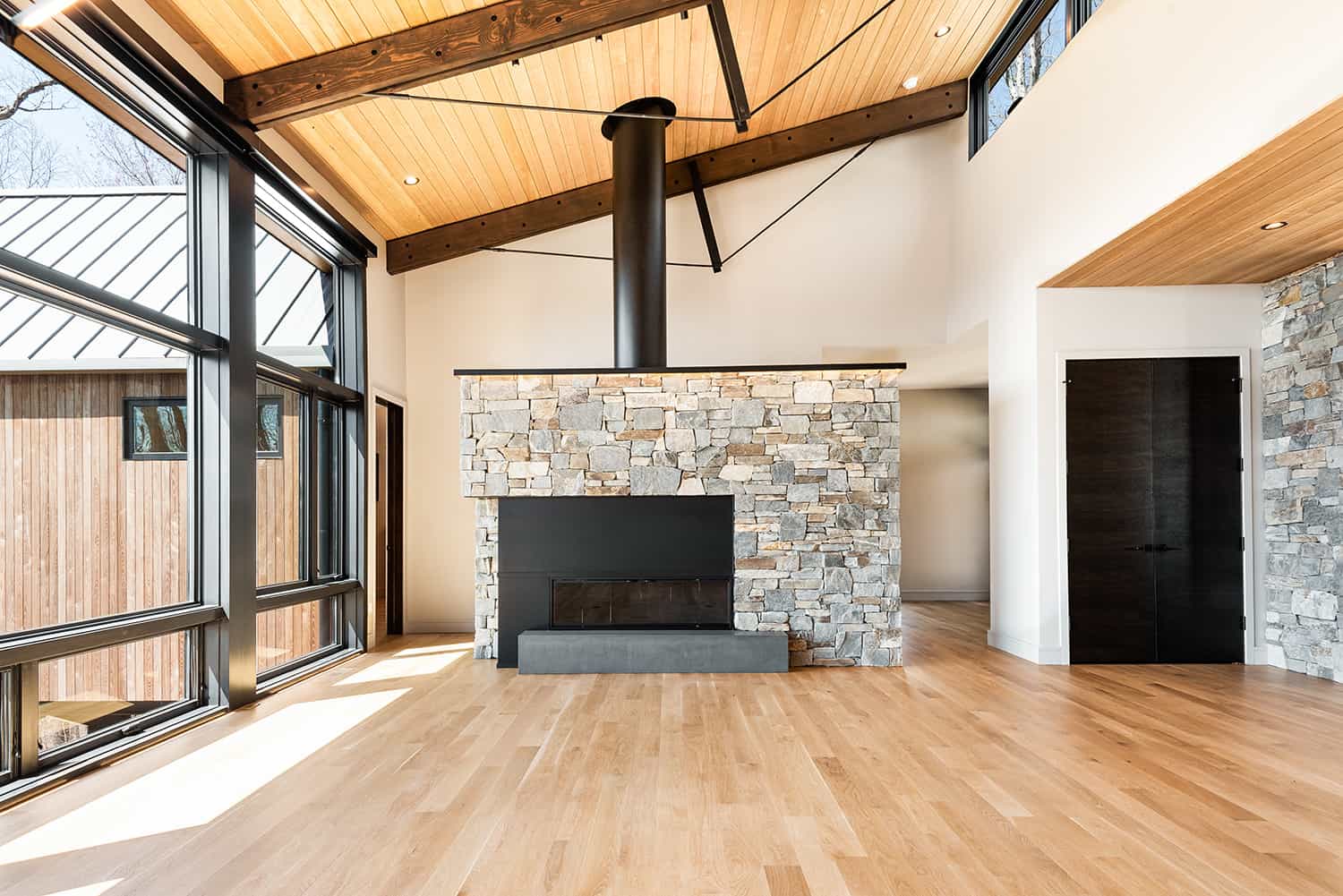 mountain-home-living-room-fireplace