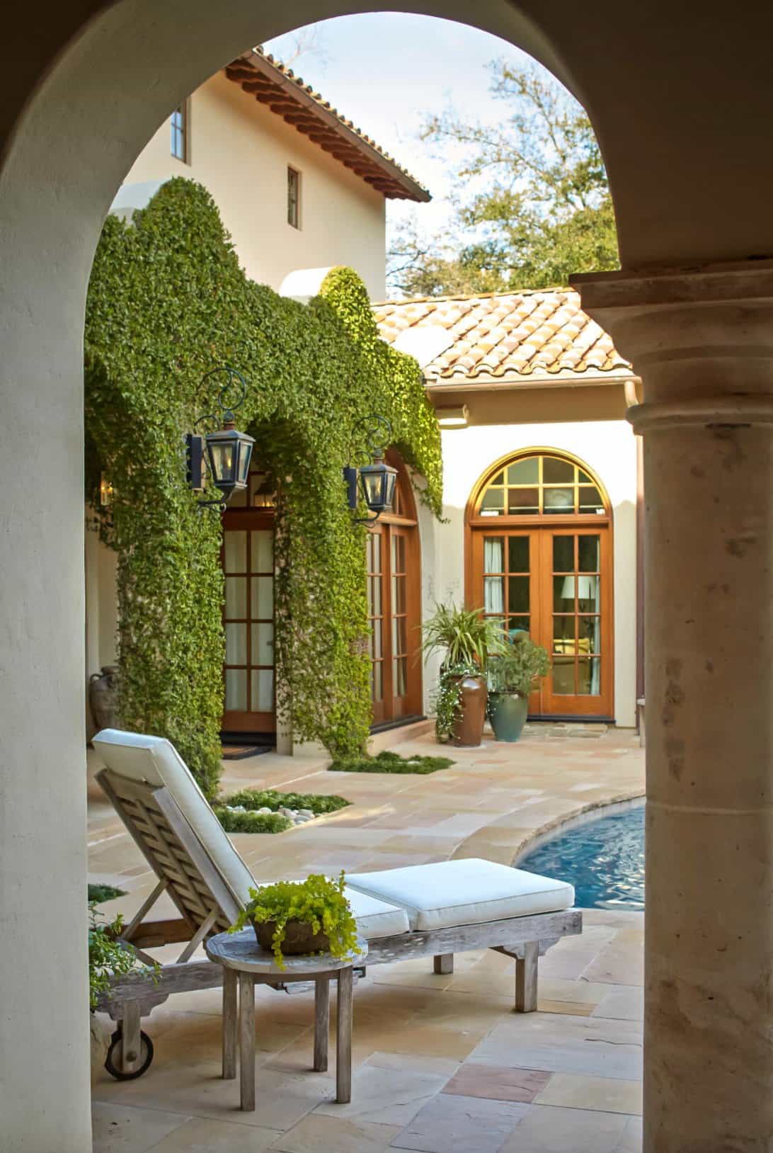 mediterranean-style-patio