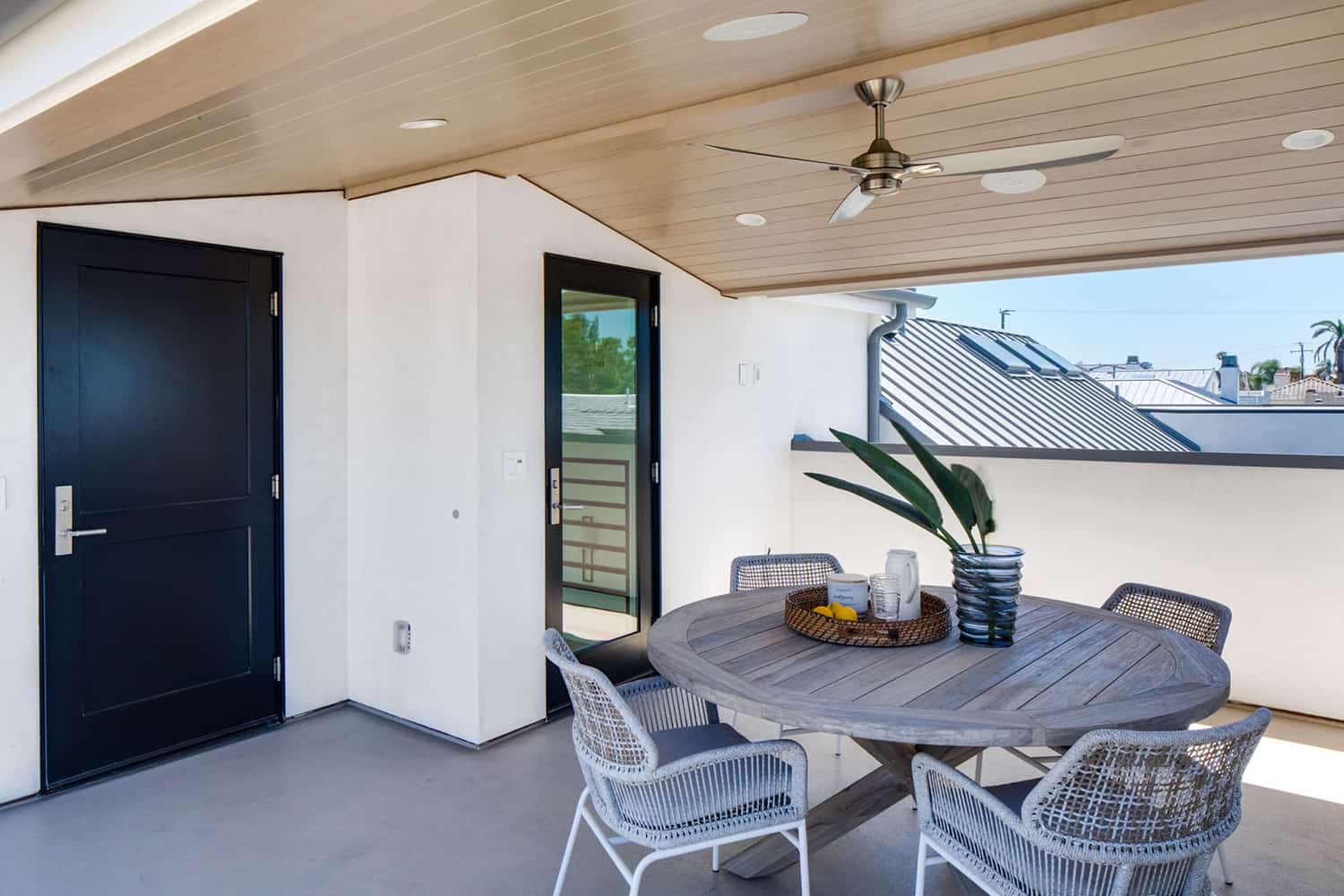 modern-beach-style-rooftop-deck