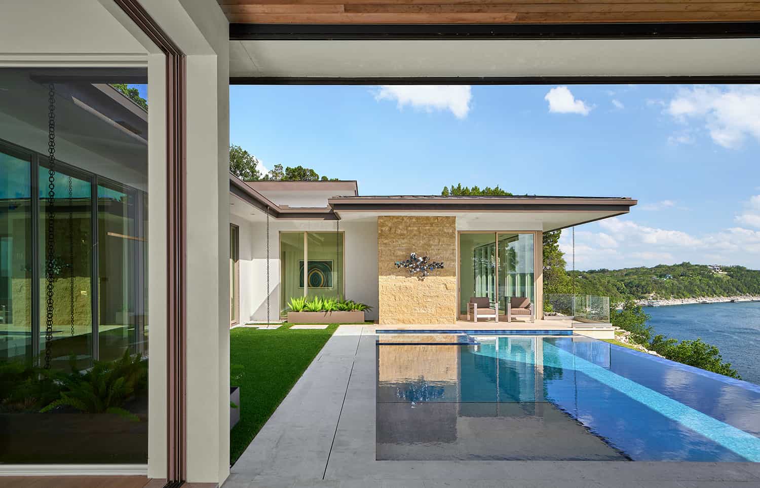 modern-cliffside-lake-house-pool
