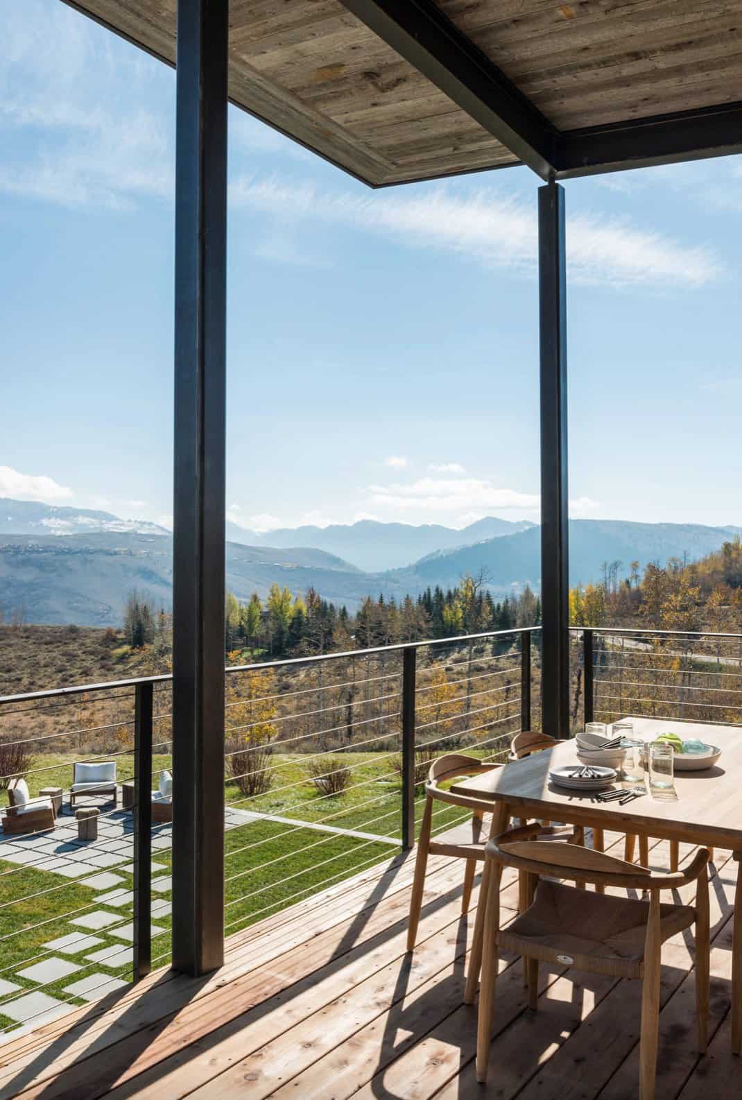 modern-mountain-home-balcony