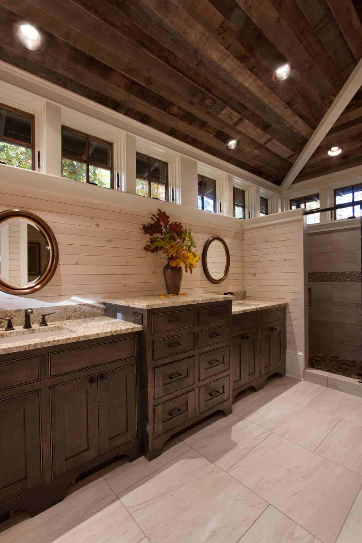 mountain-craftsman-style-bathroom