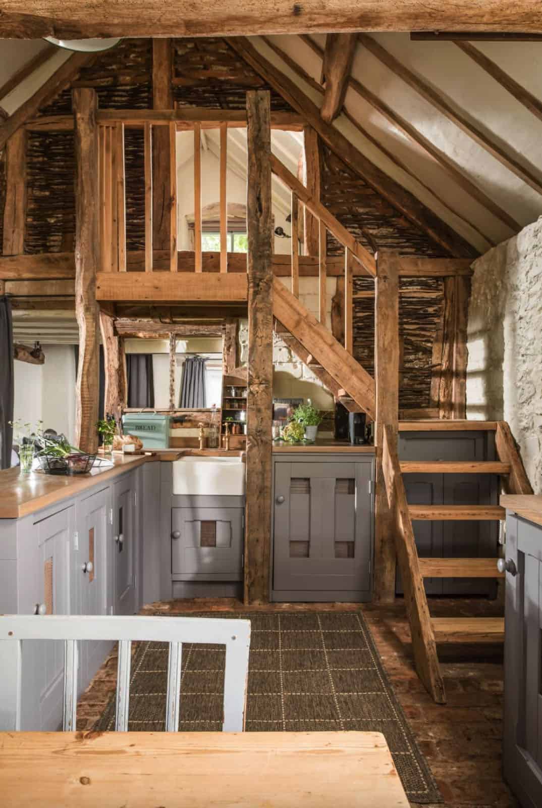 rustic-luxe-cottage-kitchen