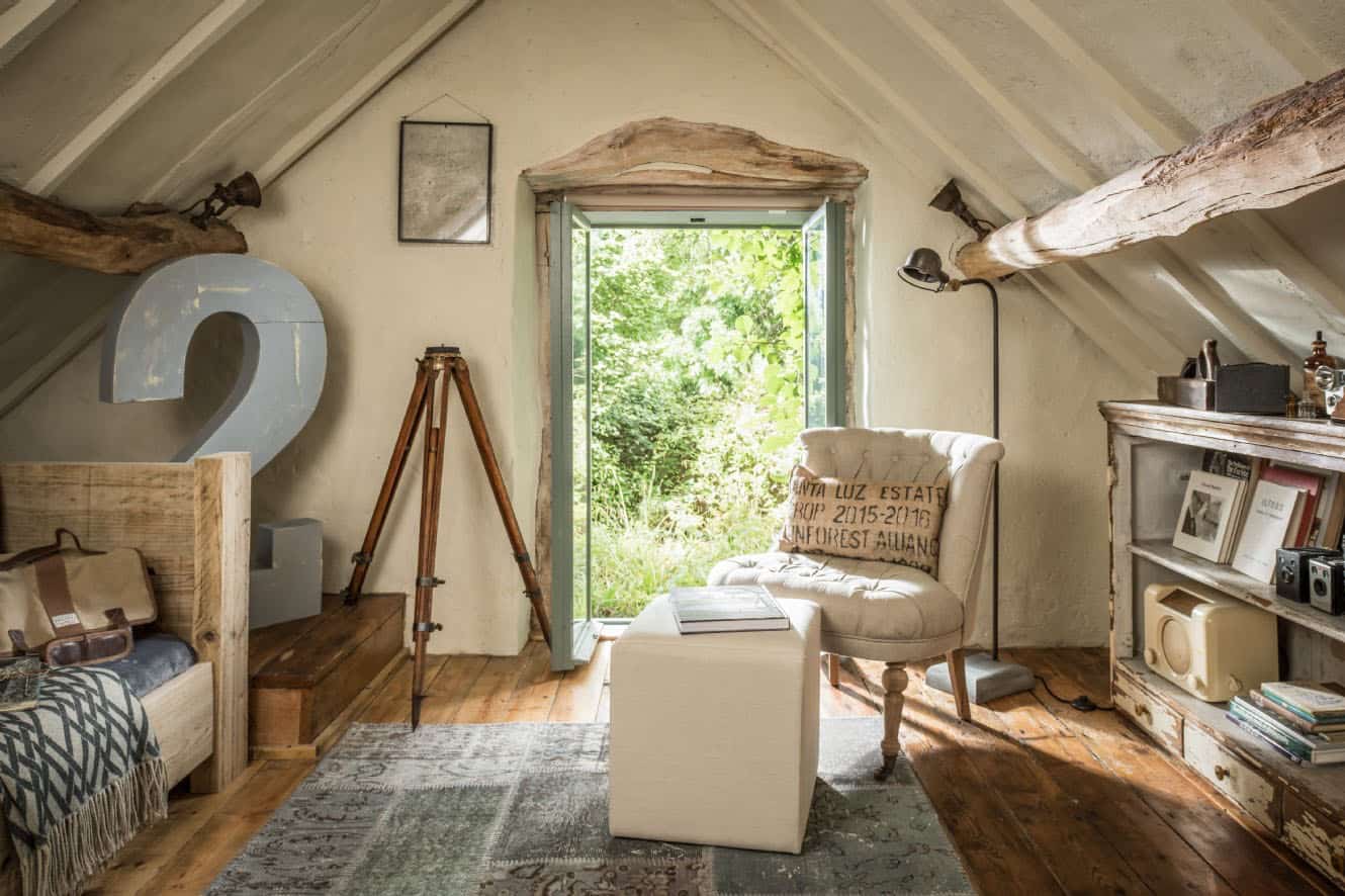 rustic-luxe-cottage-attic-bedroom