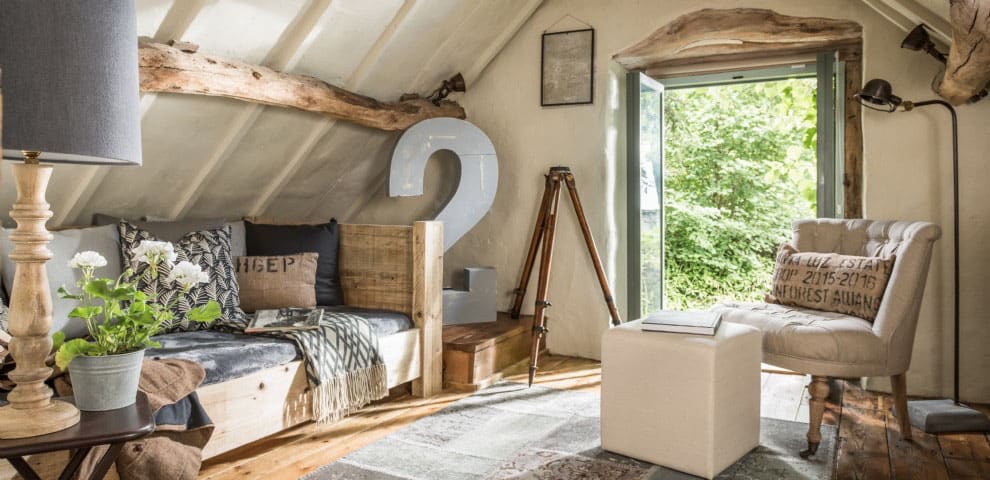 rustic-luxe-cottage-attic-bedroom