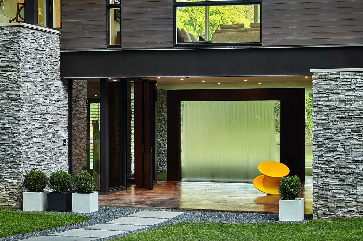 modern-waterfront-home-entry