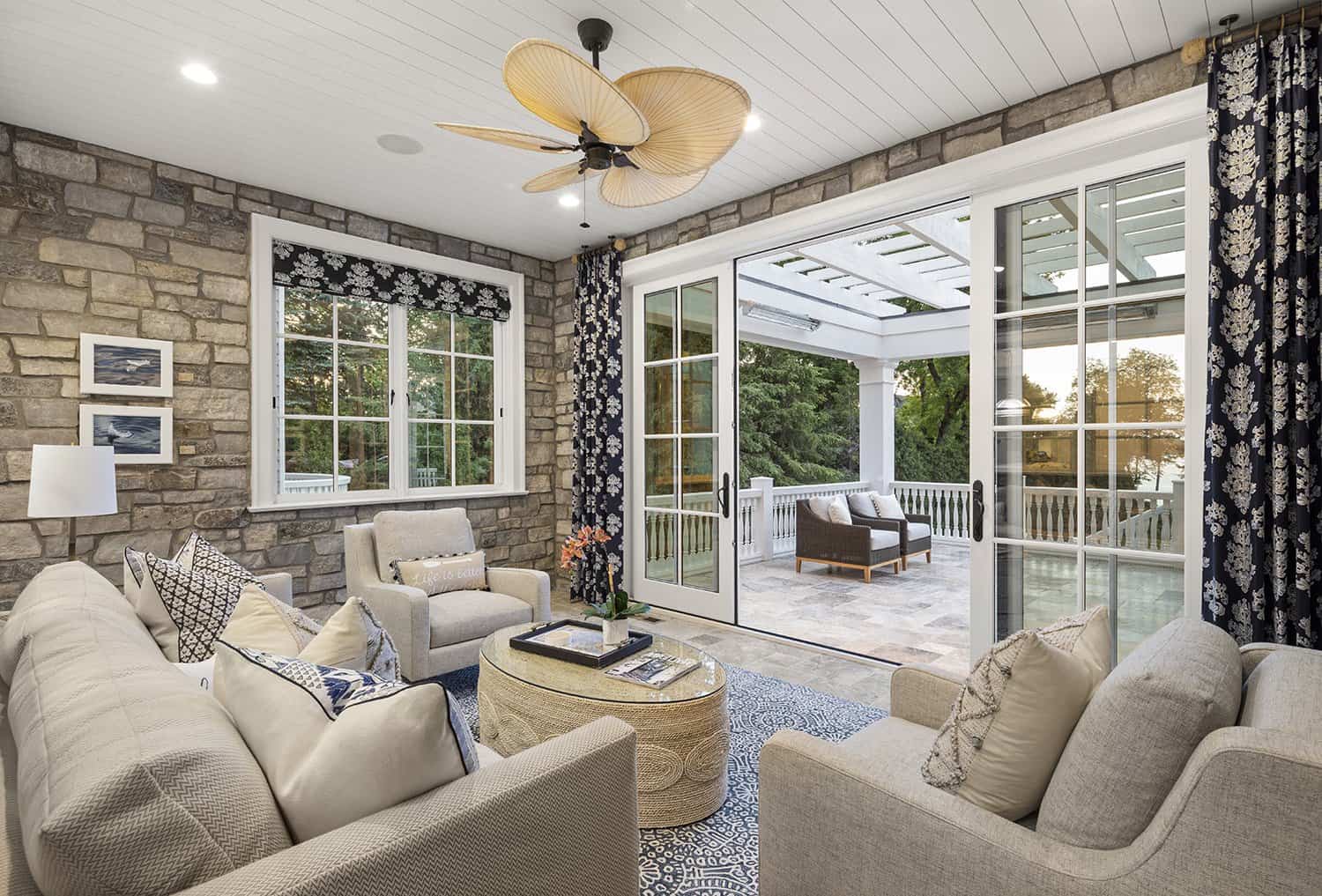 traditional-style-sunroom