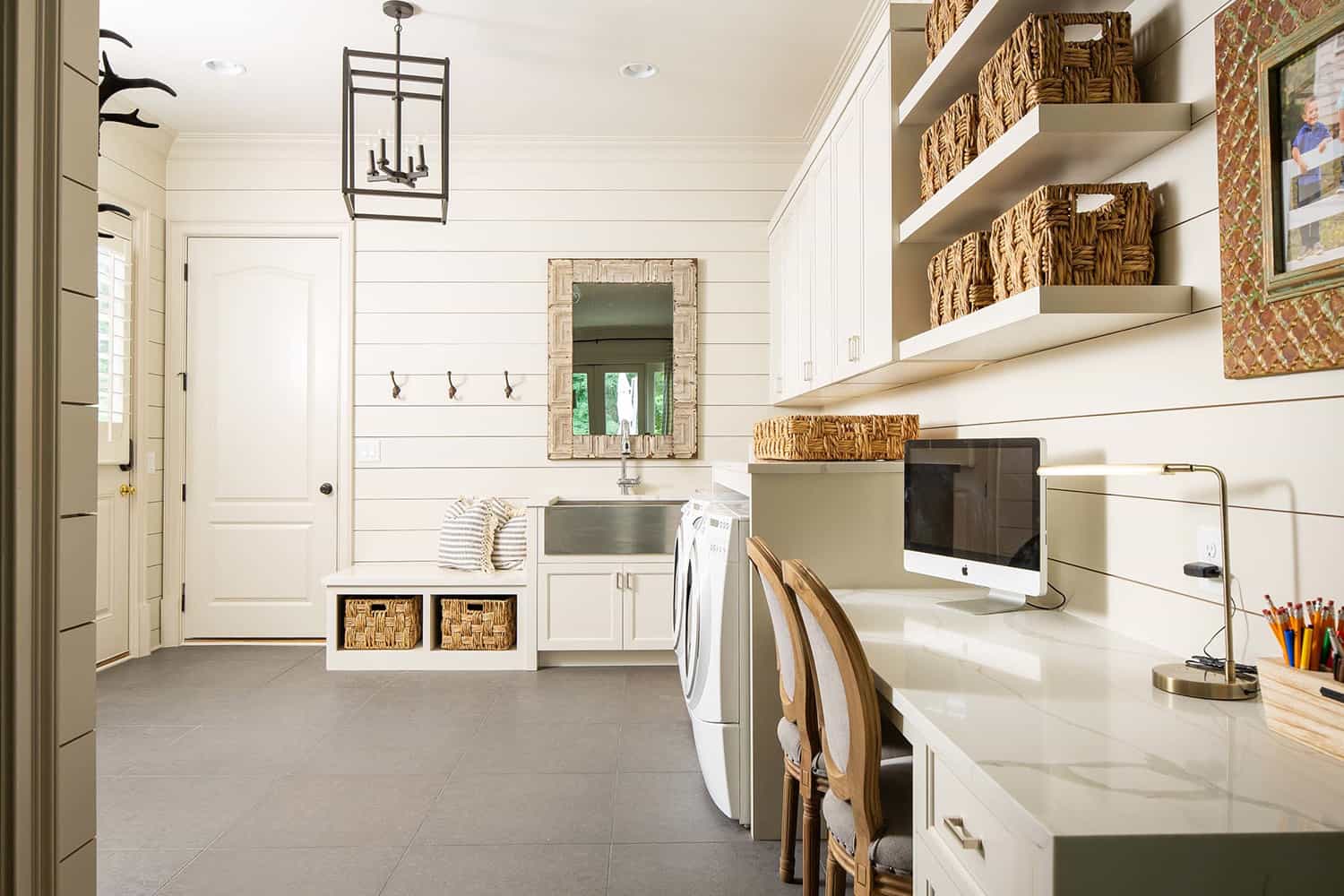 farmhouse-style-home-office-in-the-laundry-room