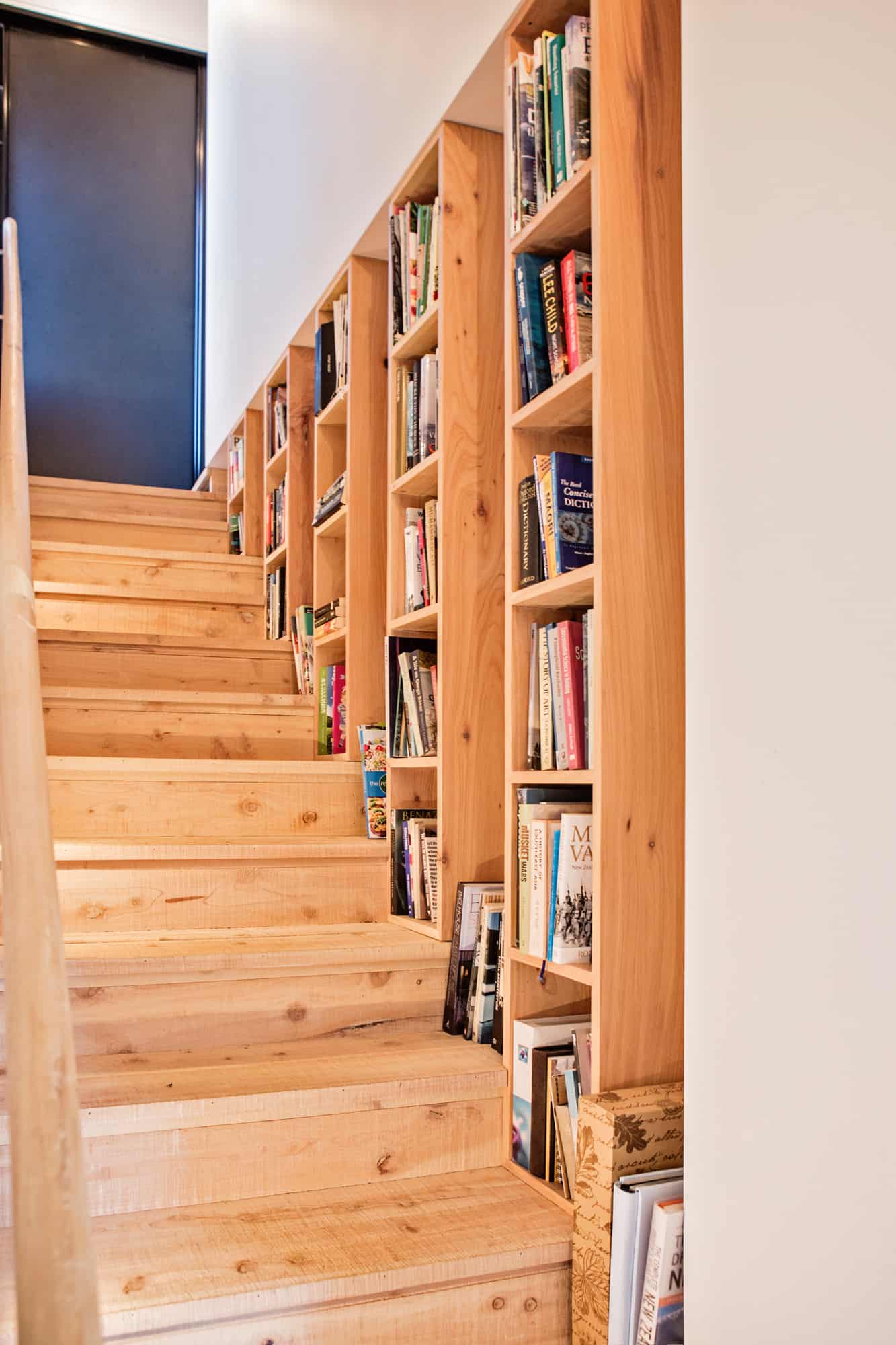 modern-staircase-with-built-in-book-shelves