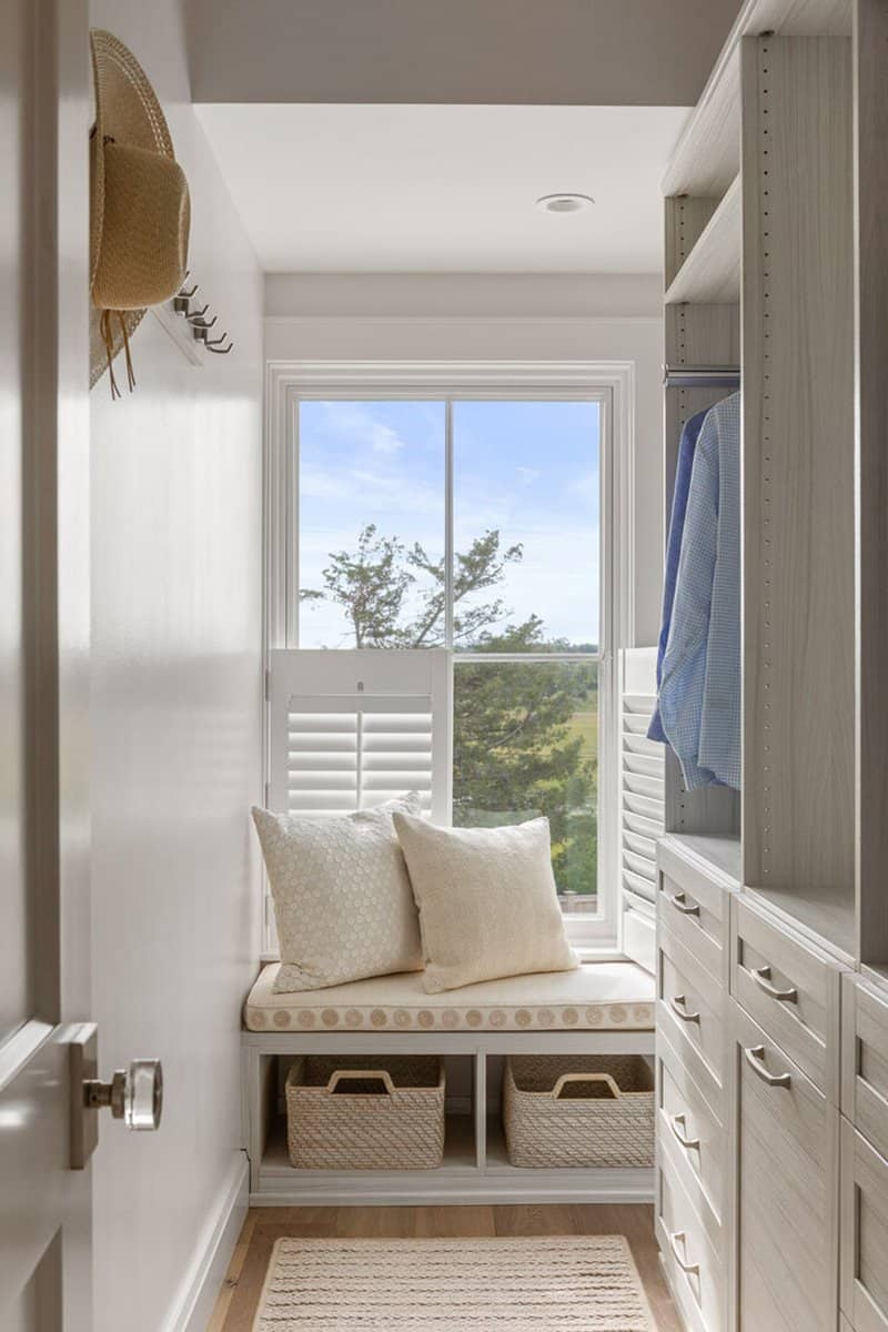 beach-style-guest-bedroom-closet