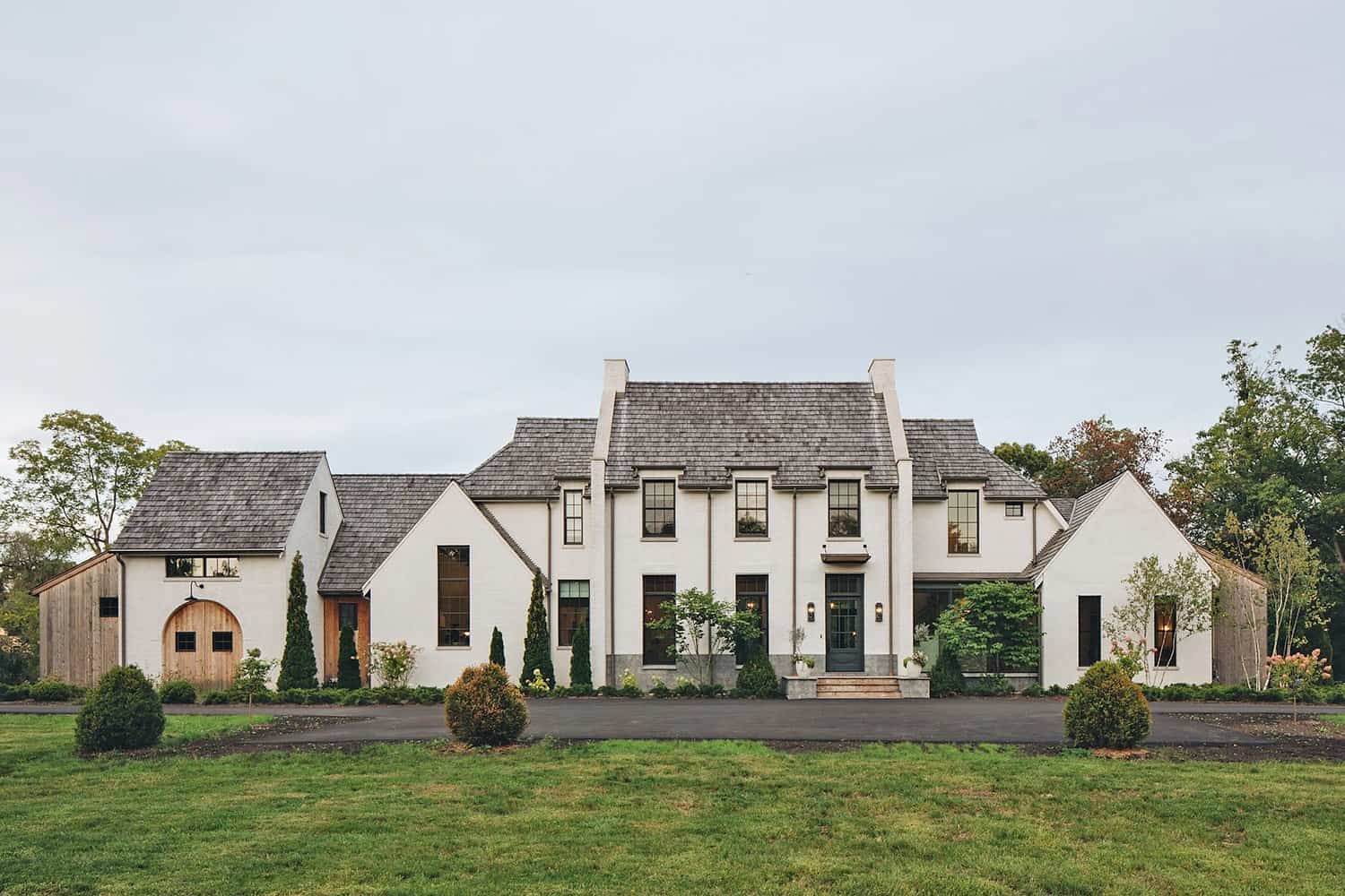 contemporary-belgian-farmhouse-style-home-exterior