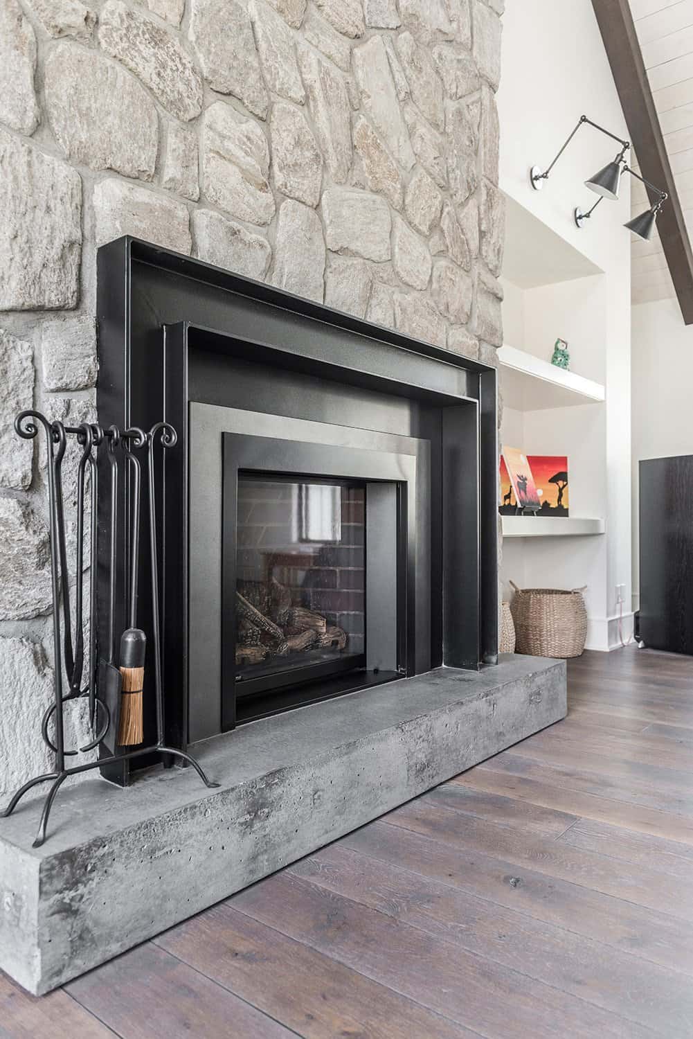 contemporary-farmhouse-living-room-fireplace