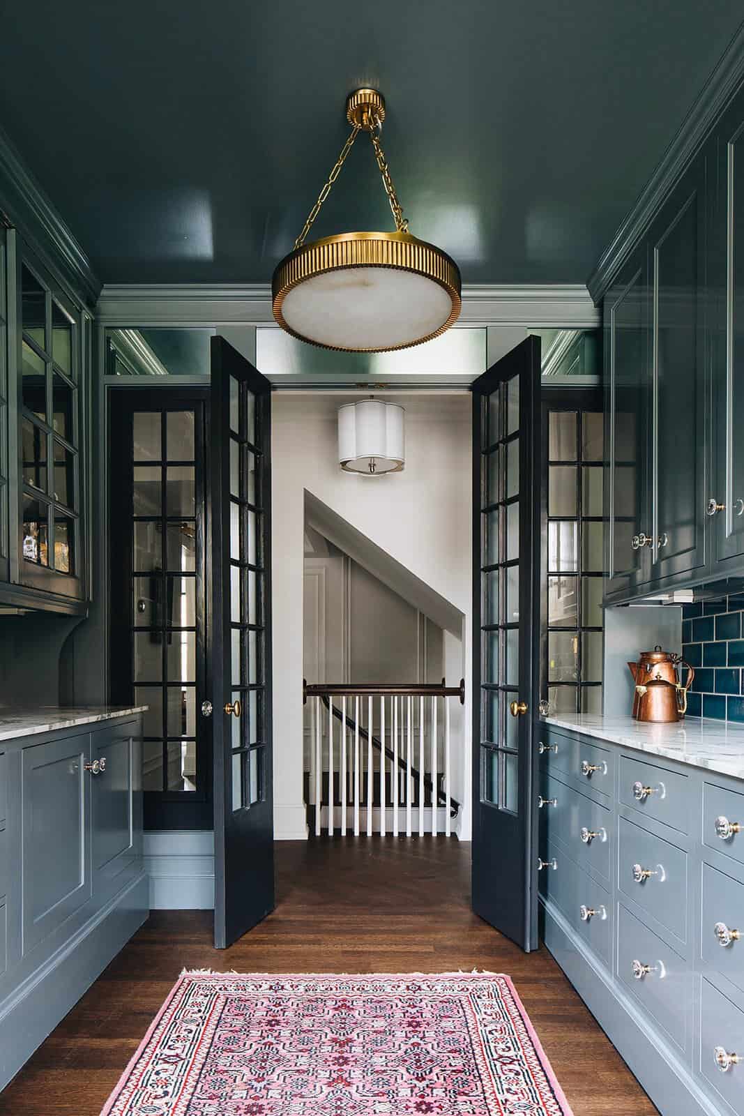 transitional-style-butlers-pantry