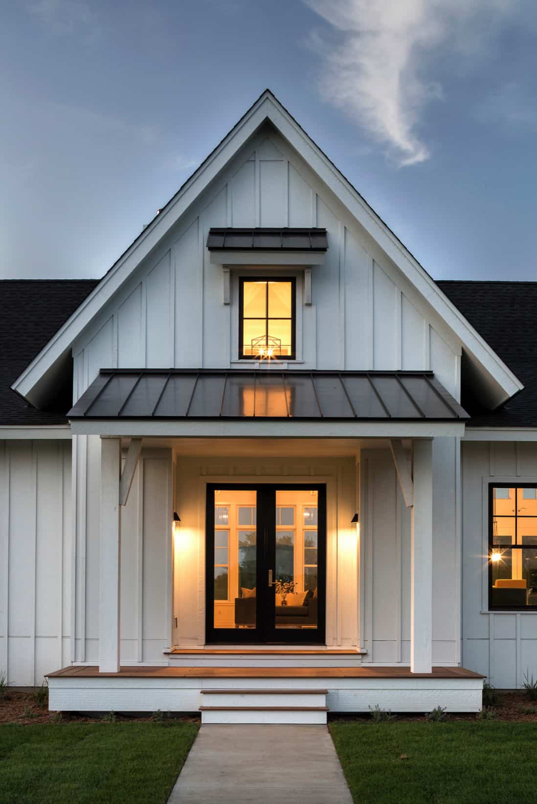 modern-farmhouse-home-entry-dusk