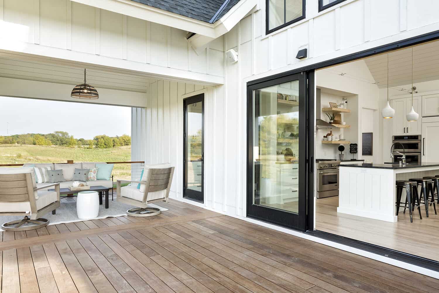 modern-farmhouse-outdoor-patio