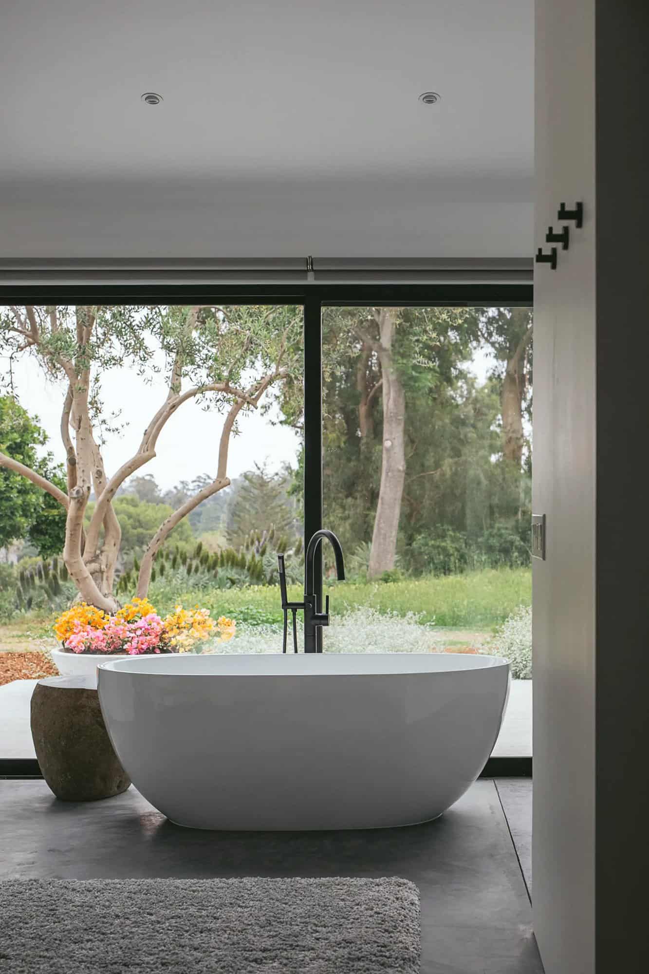 modern-bathroom-freestanding-tub