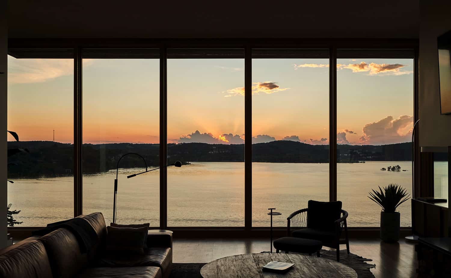modern-living-room-overlooking-lake-at-dusk